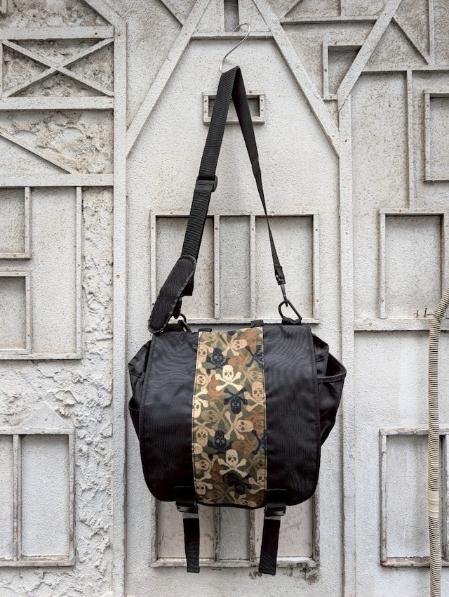 "UNKNOWN" skull messenger bag