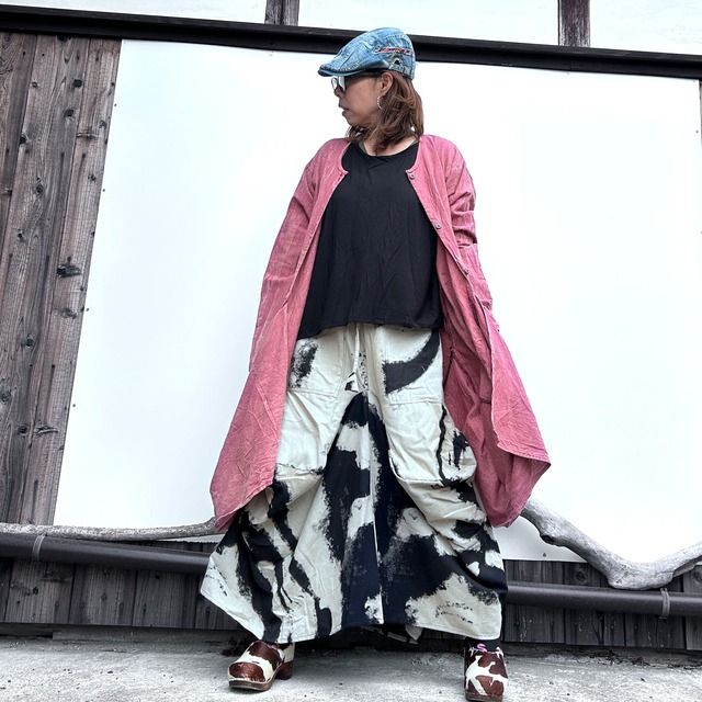 モノトーン変形スカート