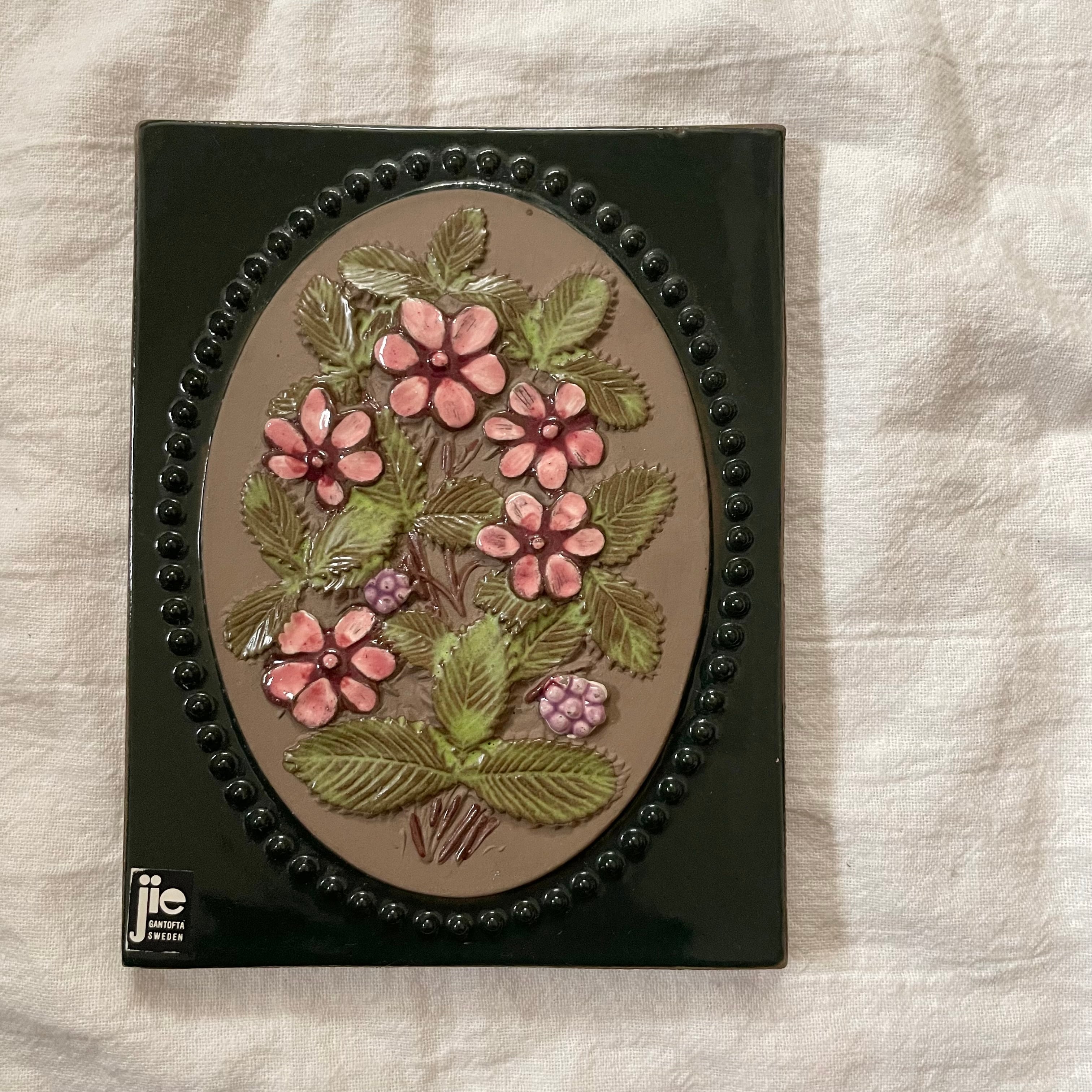 ピンクの花の陶板