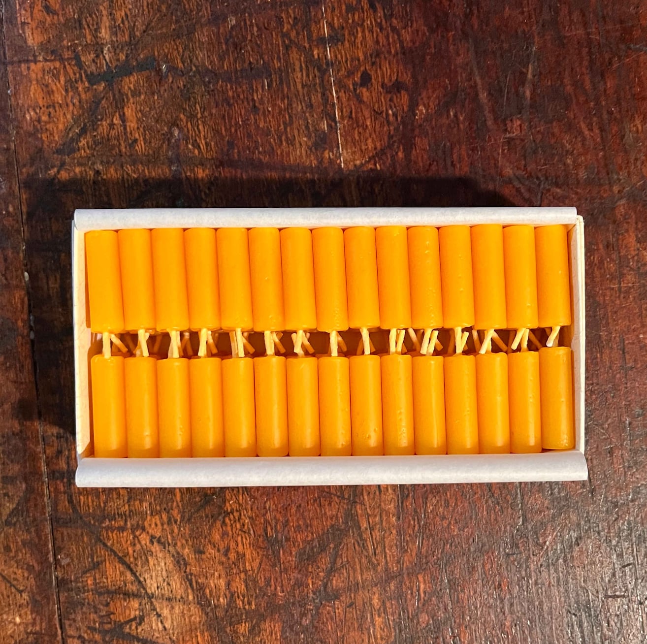 S2-3-90 ストレート 9×30mm 90本化粧箱入(30分灯)蜜ロウソク