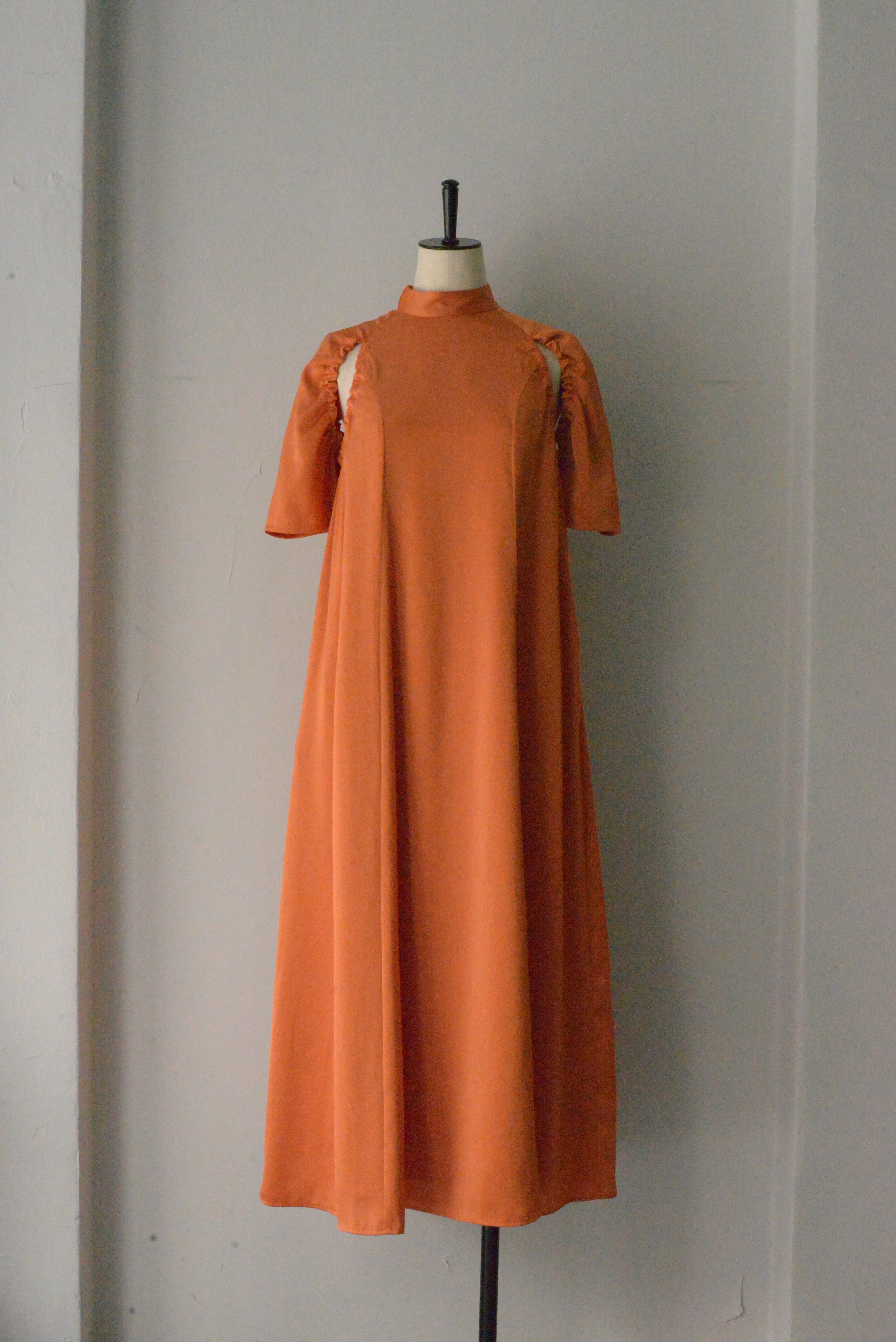 gvgv 22SS SATIN MIDI DRESS gvgv 値下げ交渉可能-