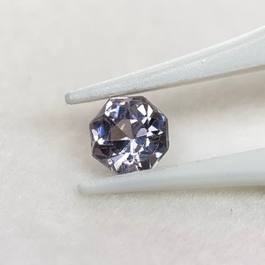 お花みたいなスピネル 約4.5mm*3.0mm r-0640