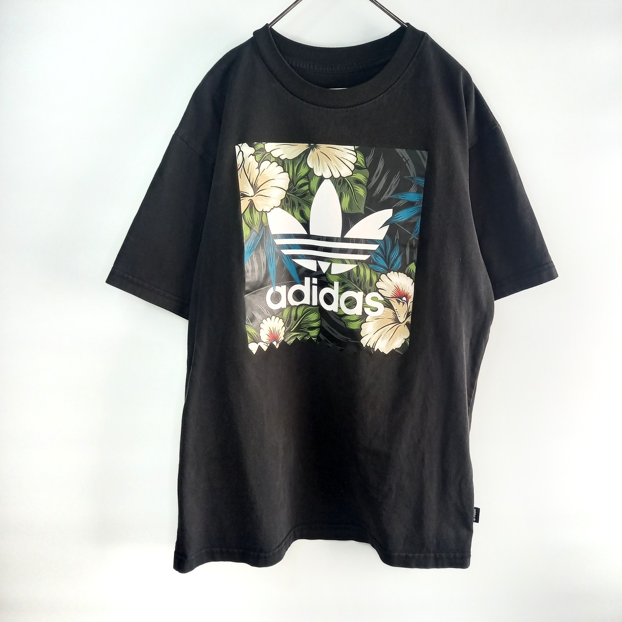 アディダスオリジナルス　クルーネック　Tシャツ　半袖　ビッグロゴ　花柄　黒　M