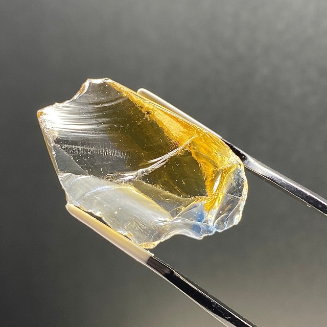 インドネシア産アンダラクリスタル原石 春色トライカラー C