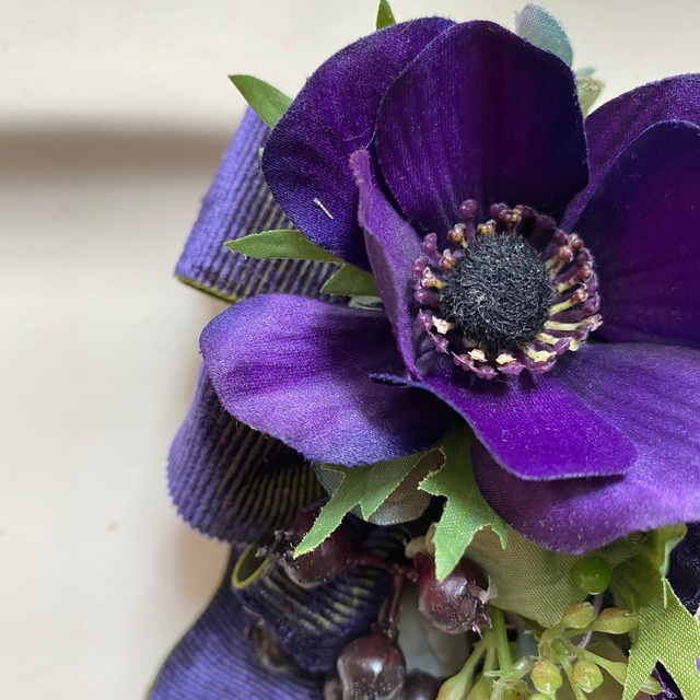 紫のアネモネの造花 アーティシャルフラワー のコサージュ 箱付き 暮らし花