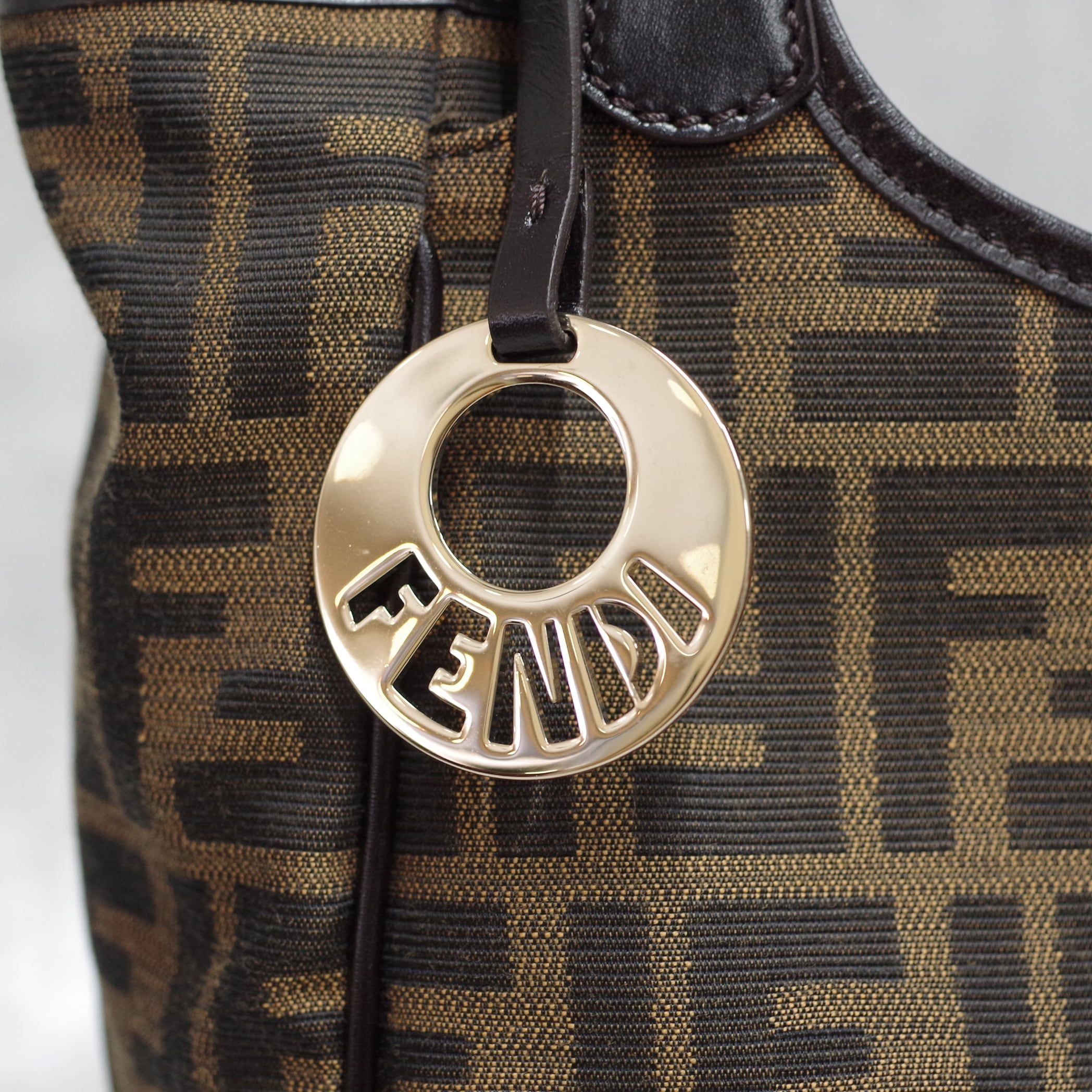 FENDI フェンディ ズッカ柄 チャーム付きトートバッグ | rean