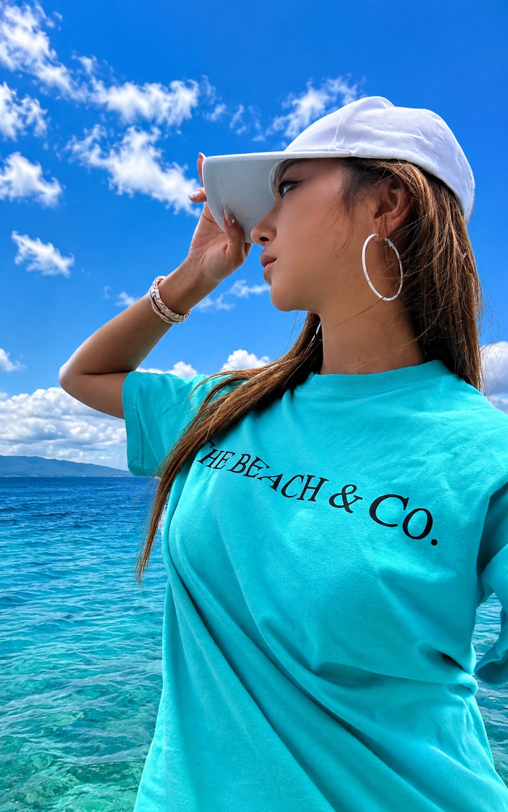 THE BEACH & Co. ロゴTシャツ / ティファニーブルー × ブラック | THE