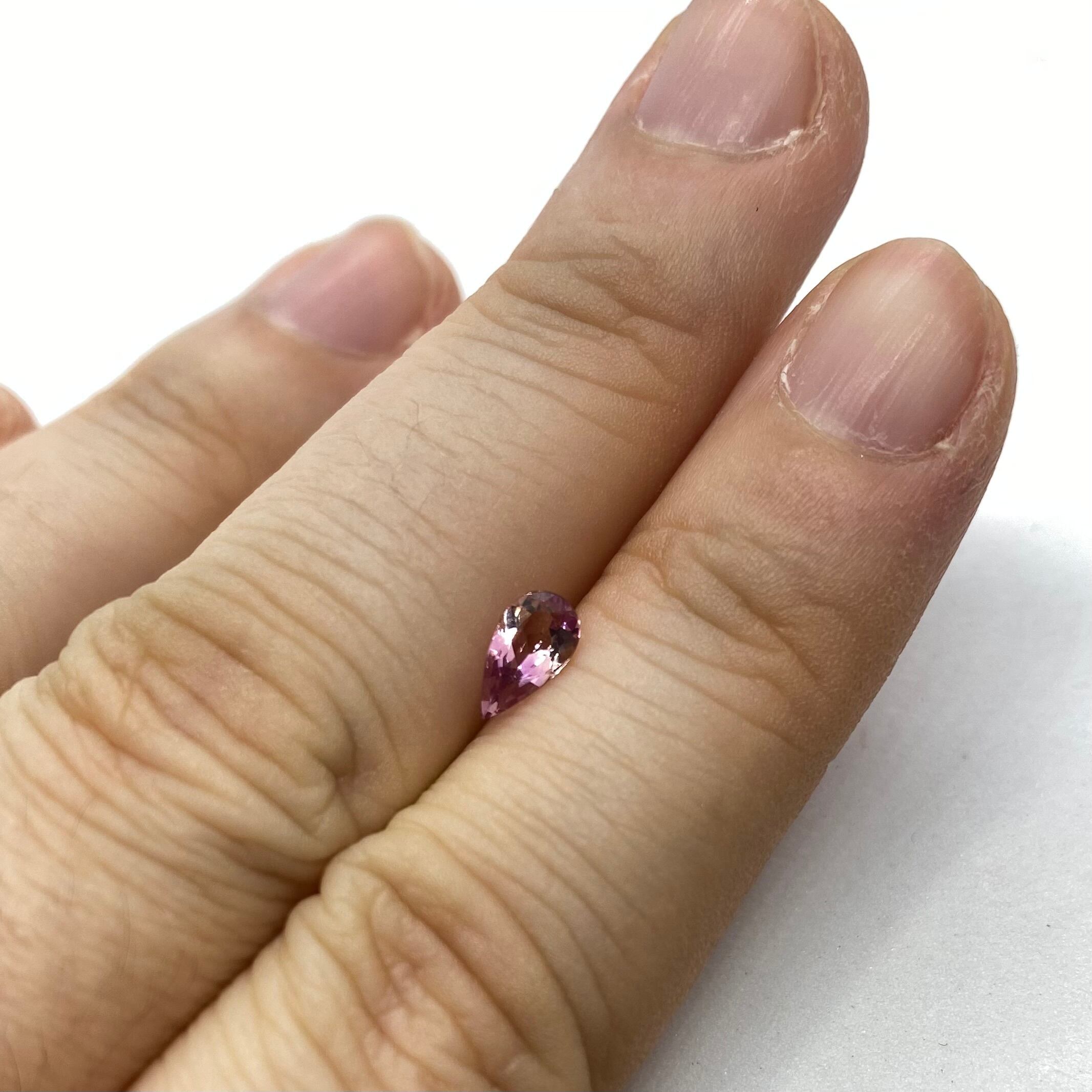 ひとひらの花弁 バイカラートパーズ