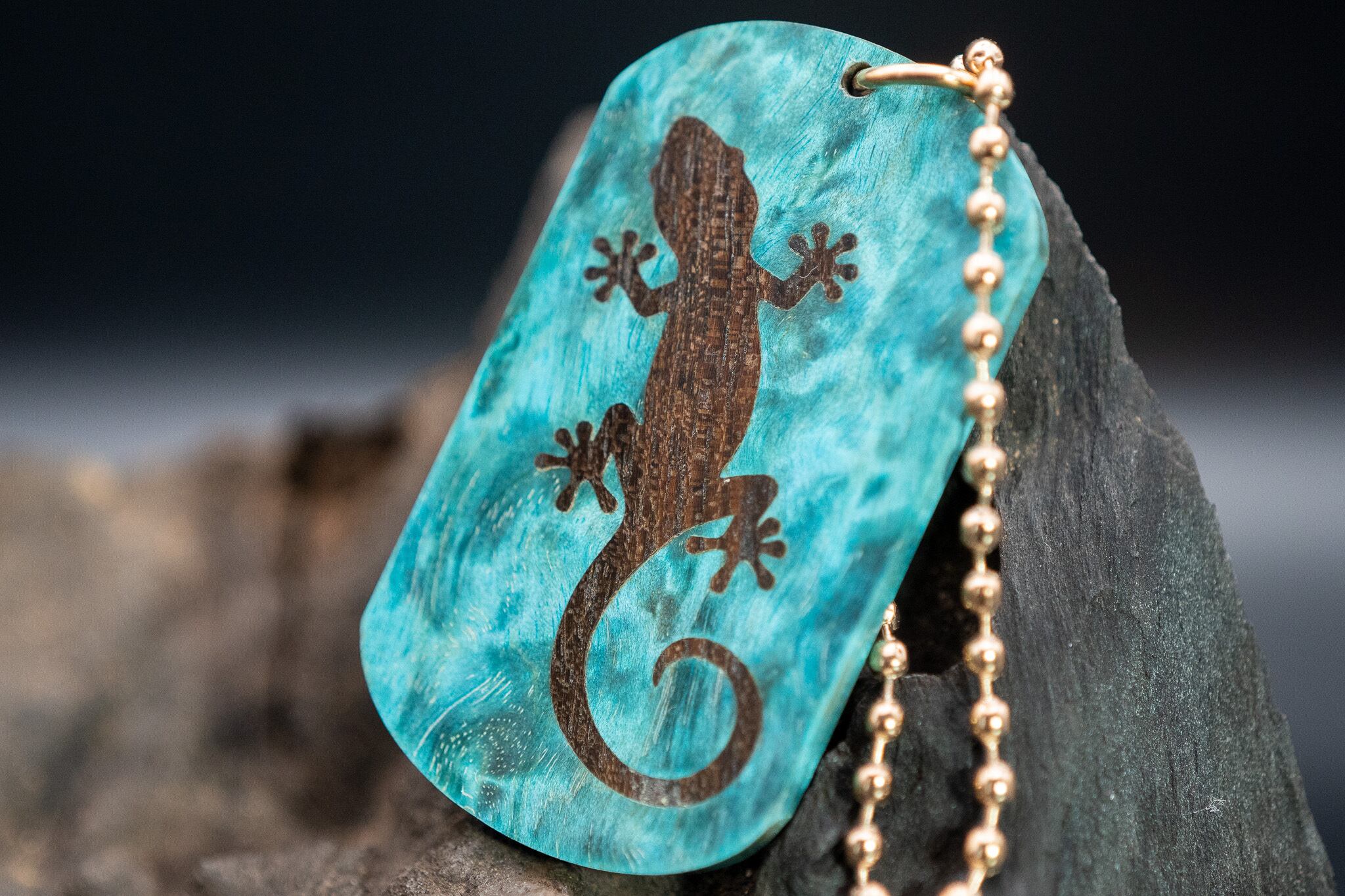 スタビライズウッド マスールバーチ ドッグタグ 象嵌 木登りトカゲ