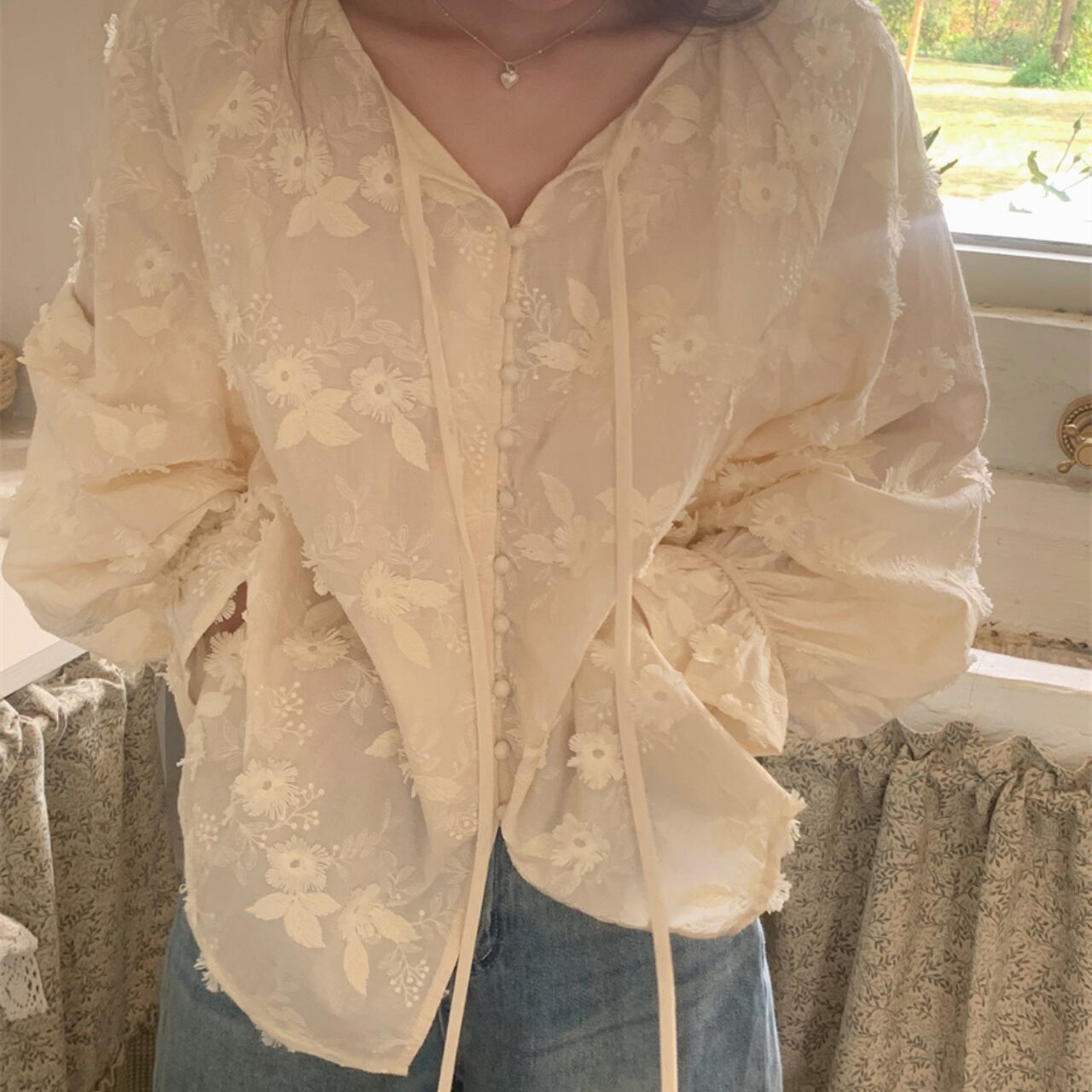 フラワーテクスチャー フリルブラウス A4227