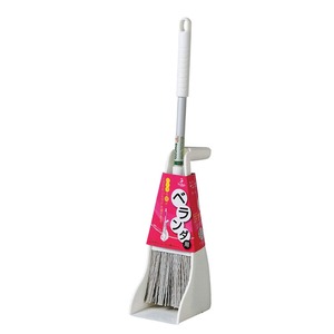 【在庫のみ】アズマ 外ほうき プチチリトーレベランダ用 チリトリ幅:約9cm 全長:約41?56cm コシのある穂で重いゴミもしっかり掃けます。 AZ190-ver