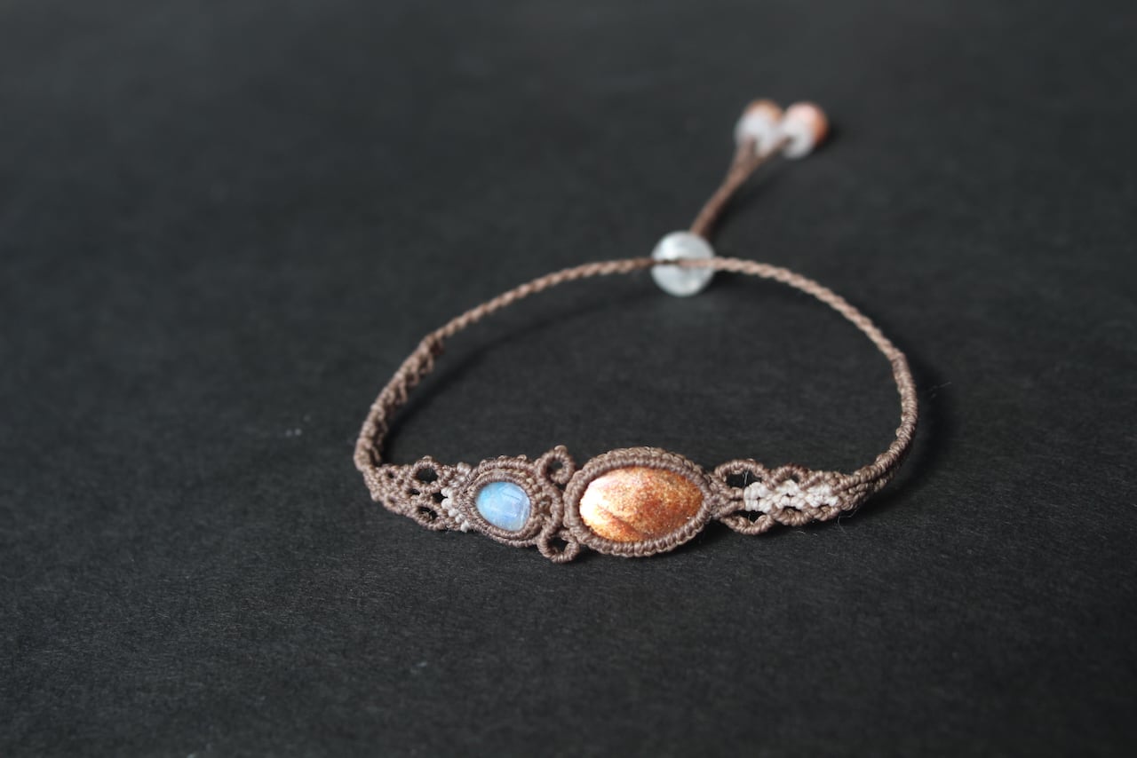 Sunstone & Rainbow moonstone micro macrame pendant