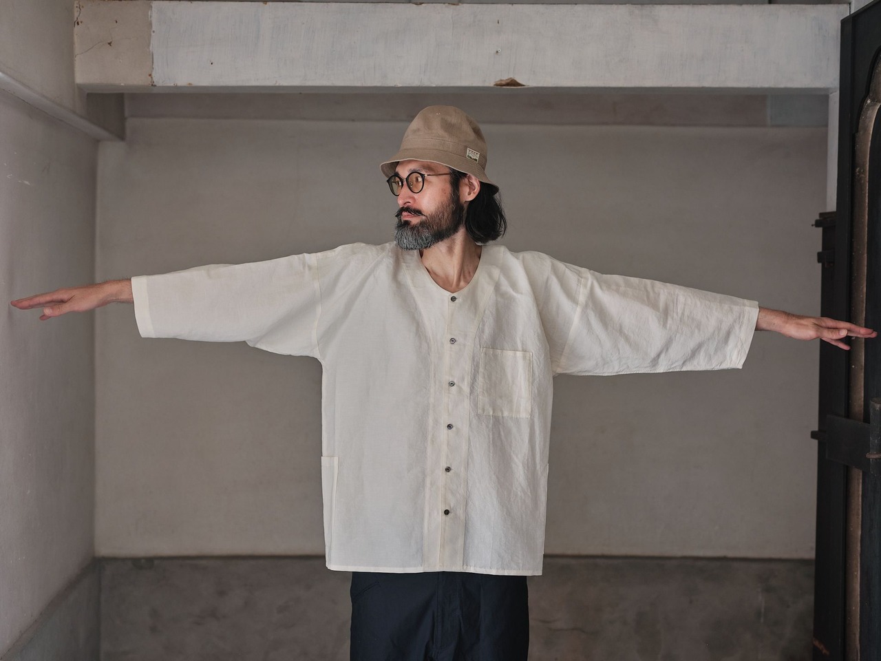 乘鞍印　綿麻ダボシャツ（生成り）