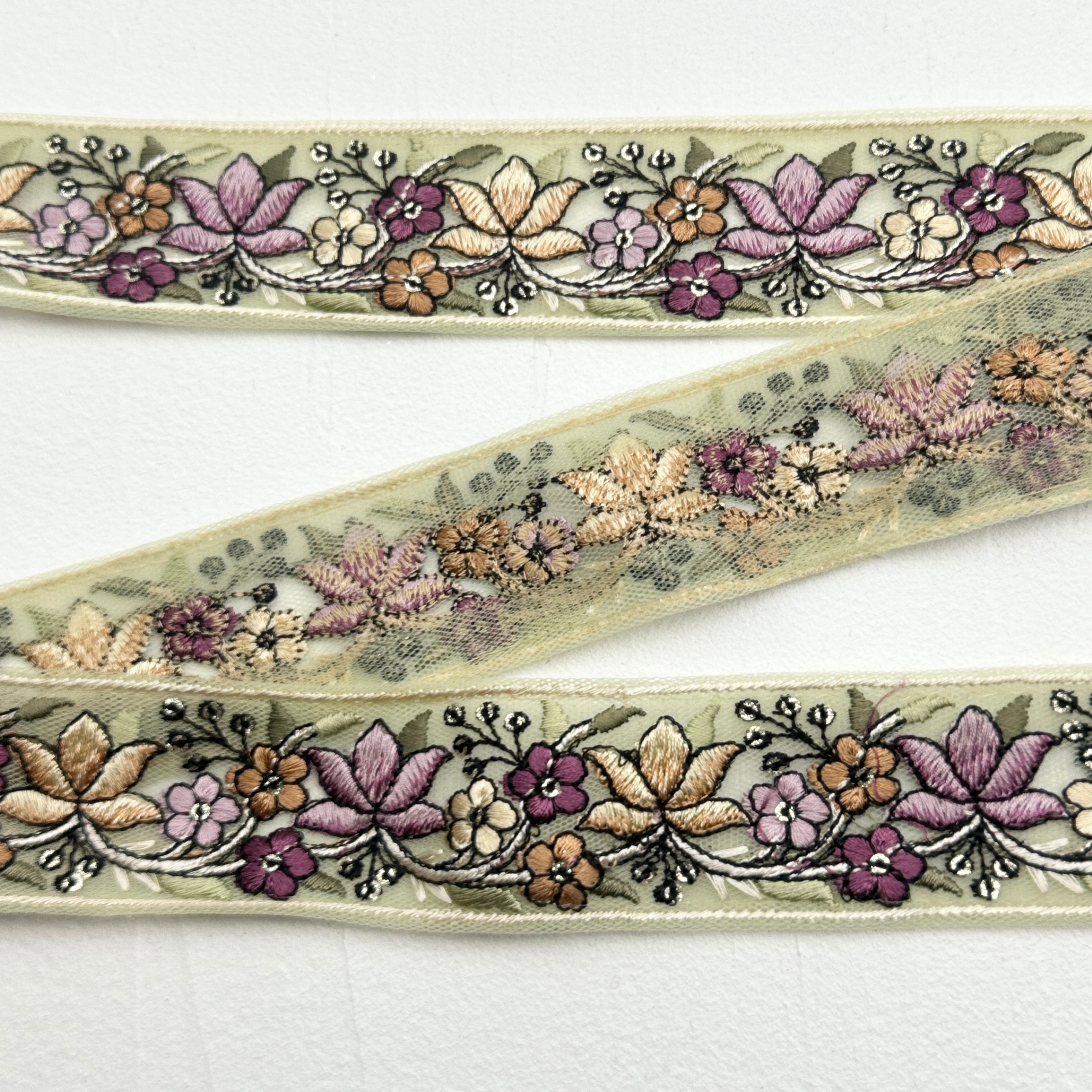 ステンドグラス [グリーン］インド刺繍リボン 1381 | インド刺繍リボン