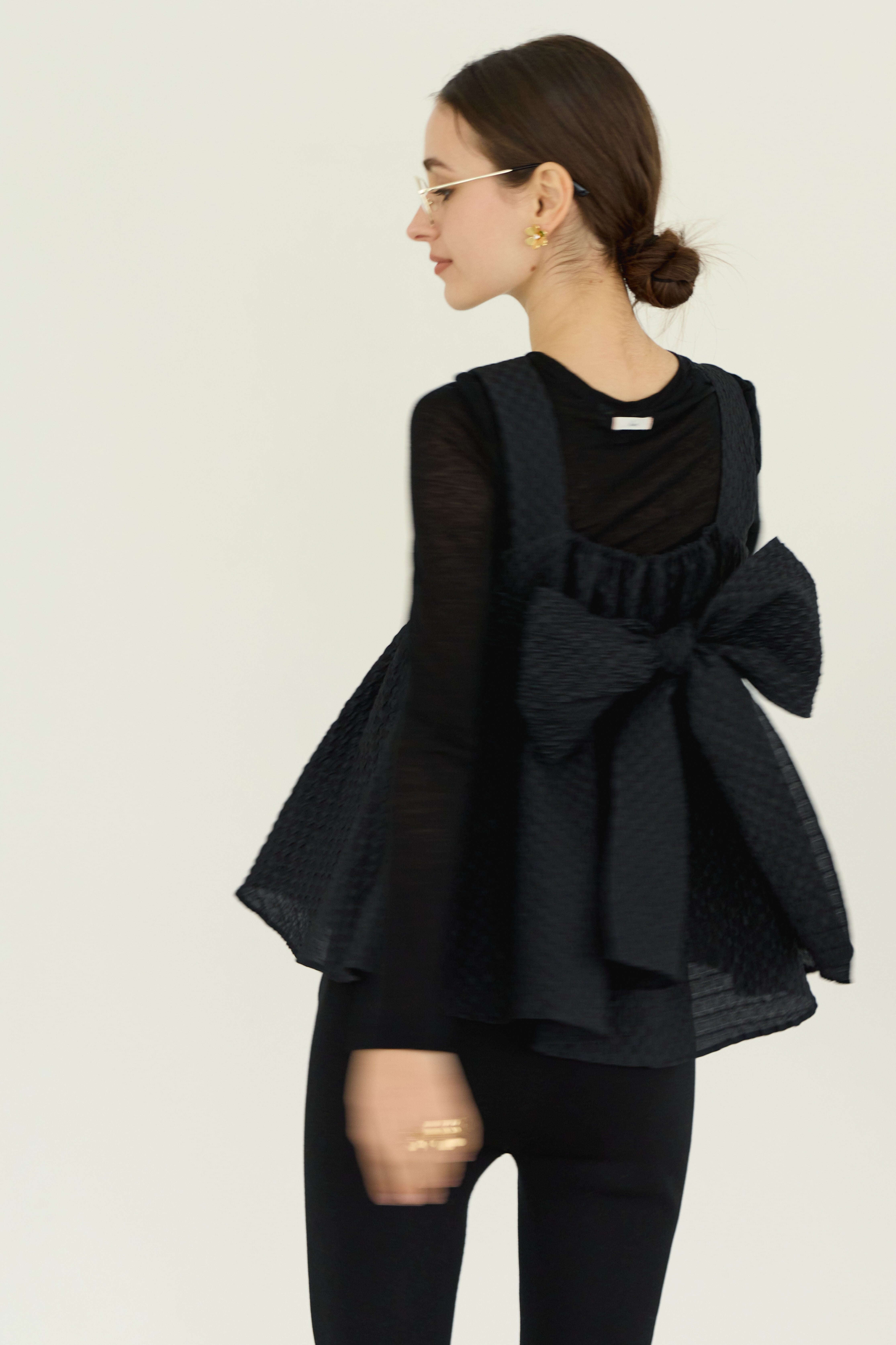 Back ribbon dot jacquard top | Bluelea