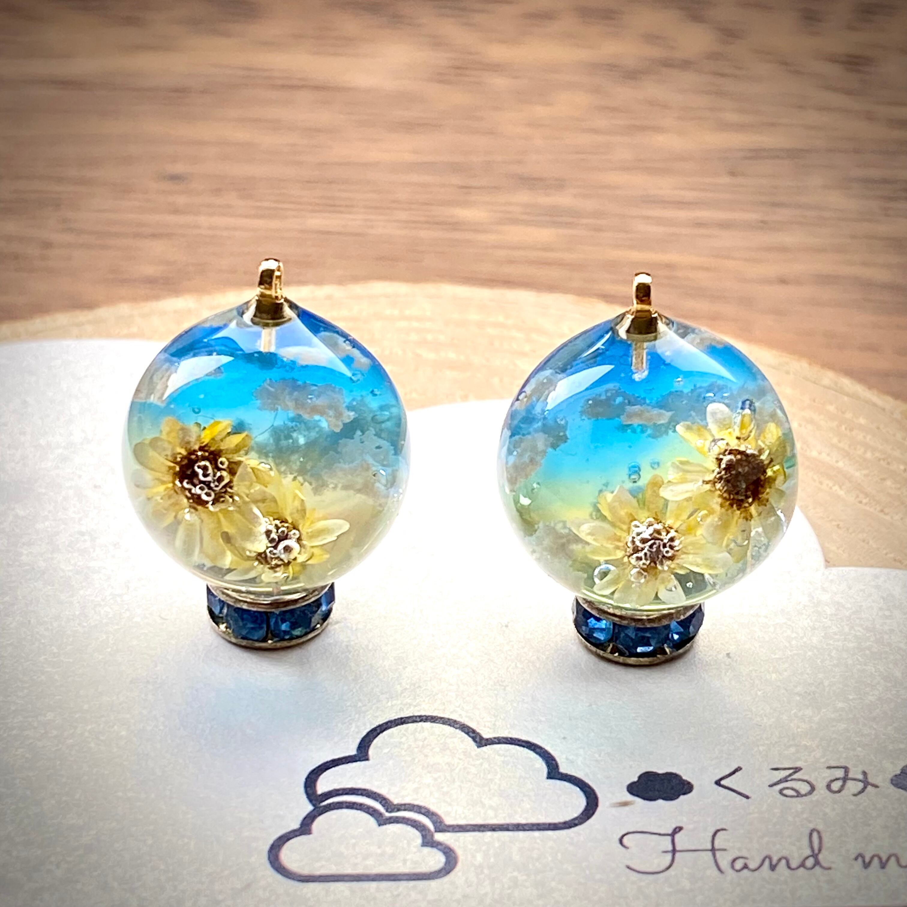 レジンピアス イヤリング ひまわりと青空 まん丸 15mm