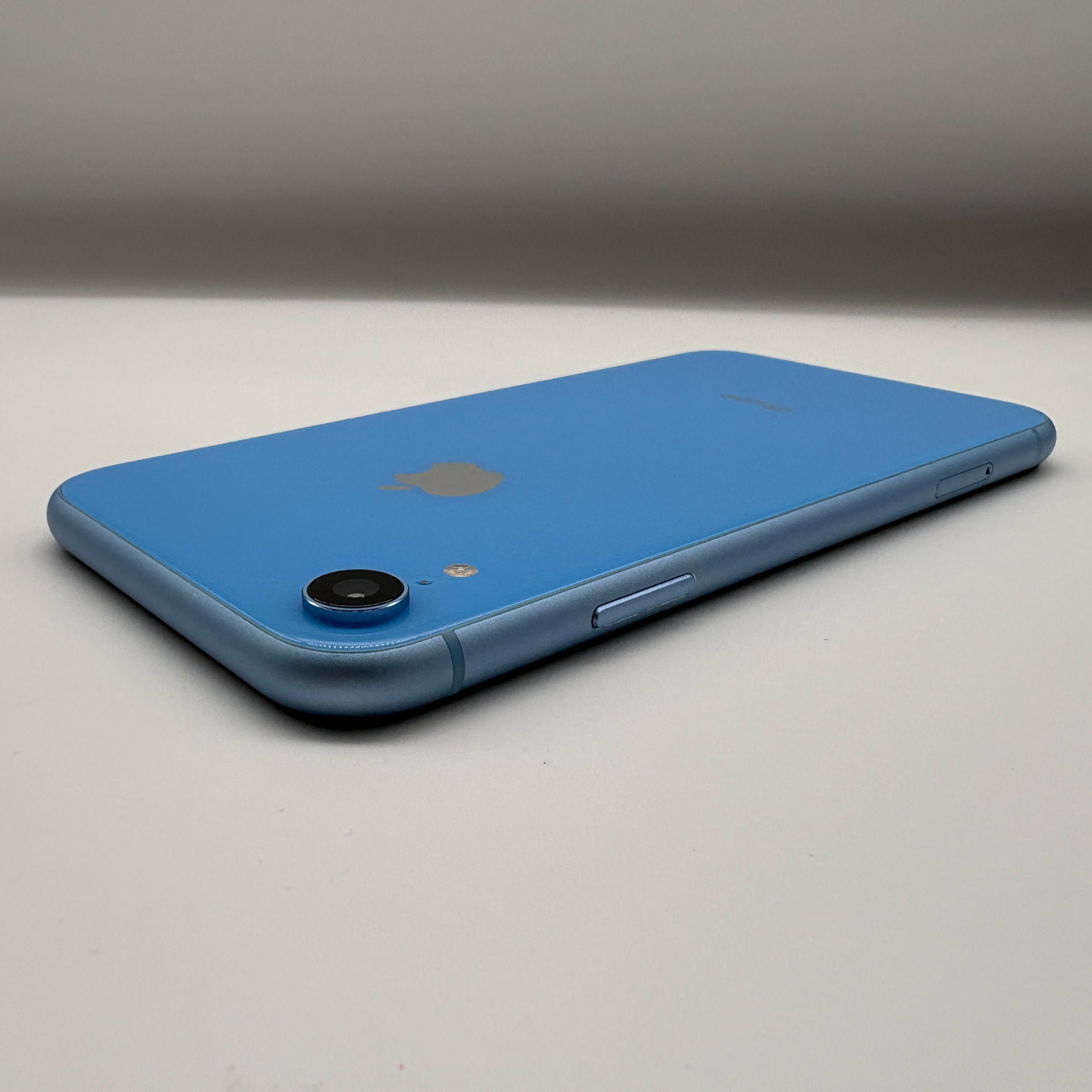 洋*子様 iPhoneXR 128GB ブルー　本体　箱付き iPhoneXR ブルー 128GB iPhoneXR 128GB ブルー アイフォン本体