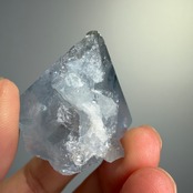 セレスタイト 原石 単結晶 251202 高透明度 ブルークリスタル 虹入り マダガスカル産