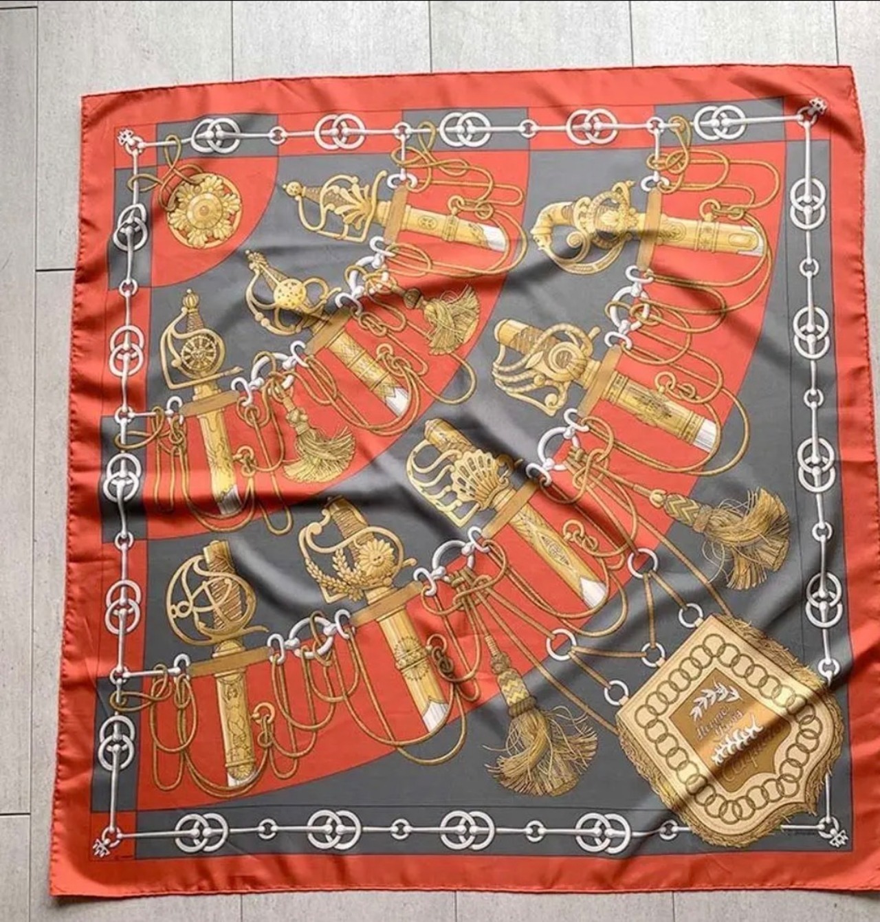 エルメススカーフ　Hermes　カレ90　Cliquetis シルクスカーフ　オレンジ 17acb20