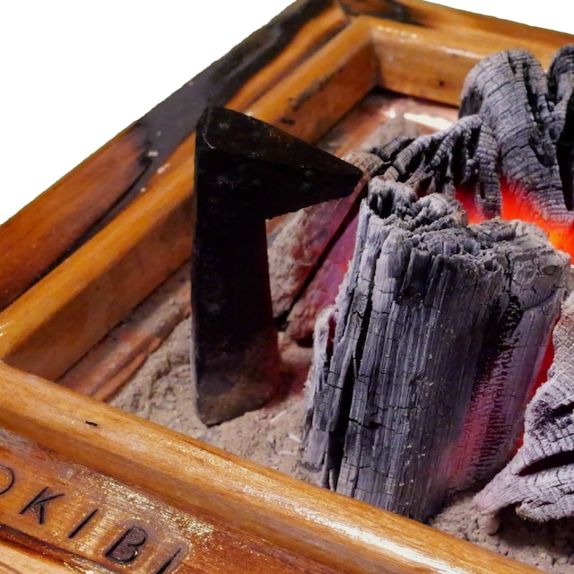 角ひばち 美品 ケヤキ材 火箸・炭・木灰・五徳付き 楽天市場】杉の角 角ひばち 美品 ケヤキ材 火箸・炭・木灰・五徳付き 楽天市場】杉の角