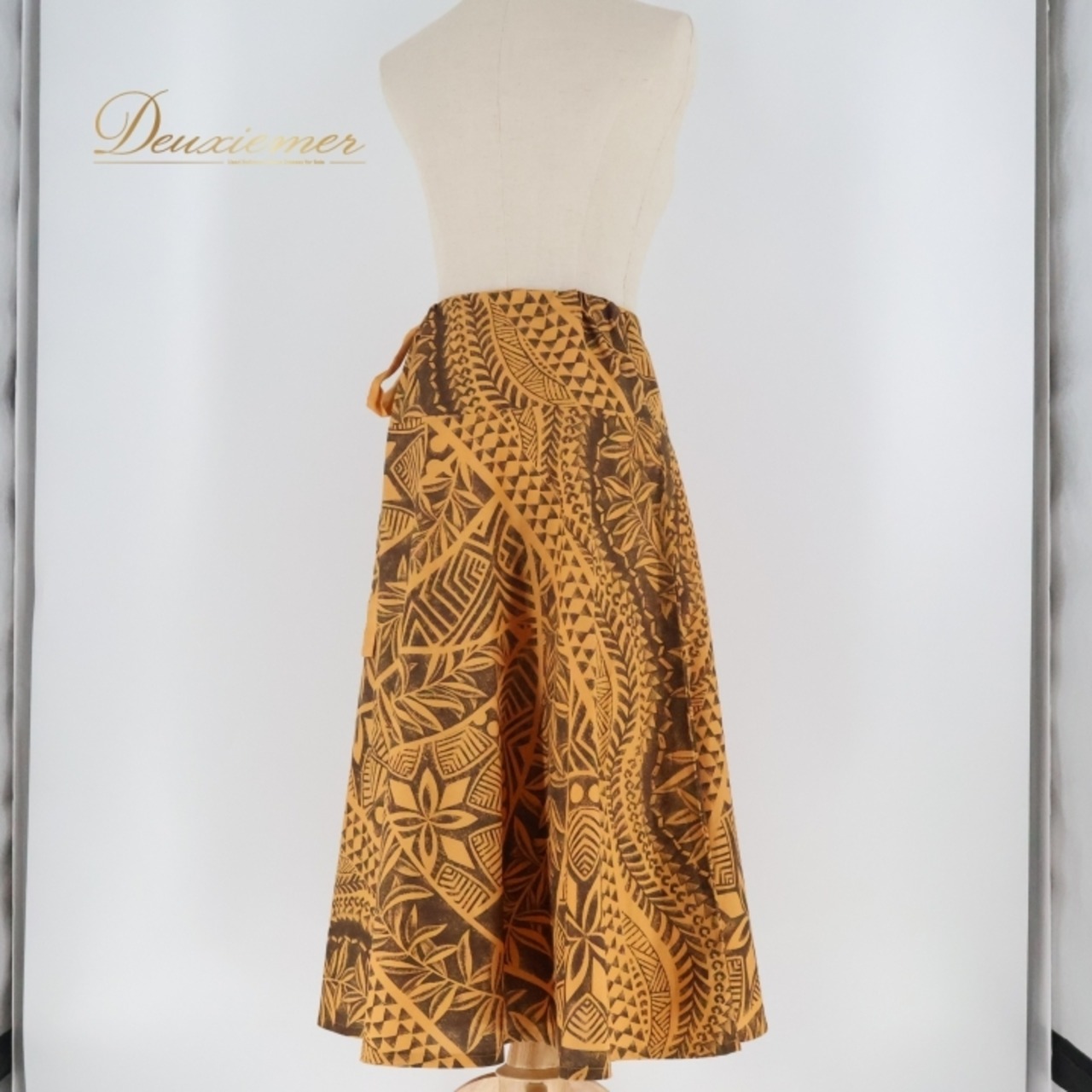 フラダンス 衣装 パウスカート マーメイドライン エムエムジェイ イエロー系 MermaidLine MMJ 日本製 リボン カヒコ柄 かわいい 華やか 鮮やか 明るい ハワイアン アロハ ハワイアンプリント フラ ダンス レッスン 練習