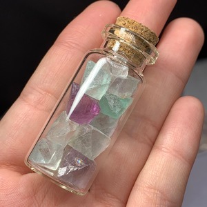 2.フローライト八面体×瓶