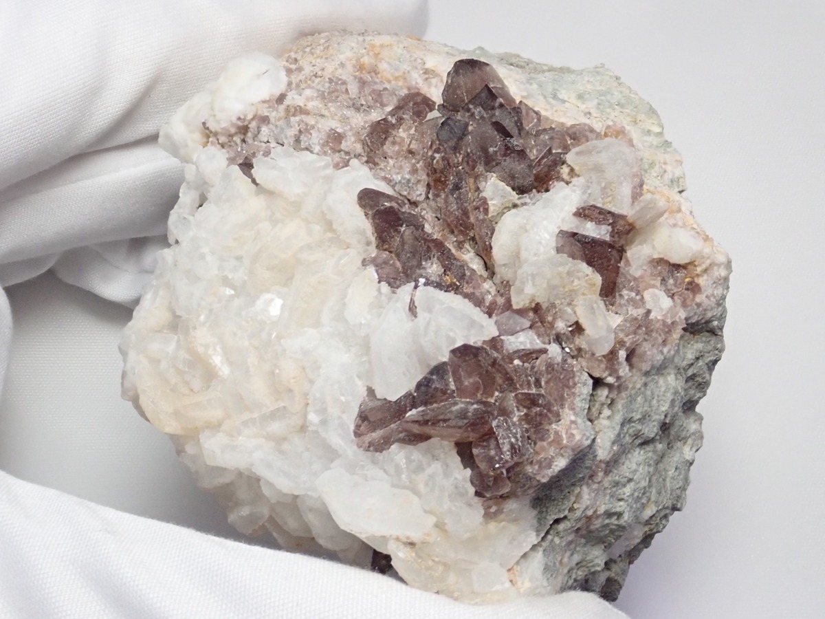 アキシナイト 結晶原石 パキスタン R5038B | MineralQuest