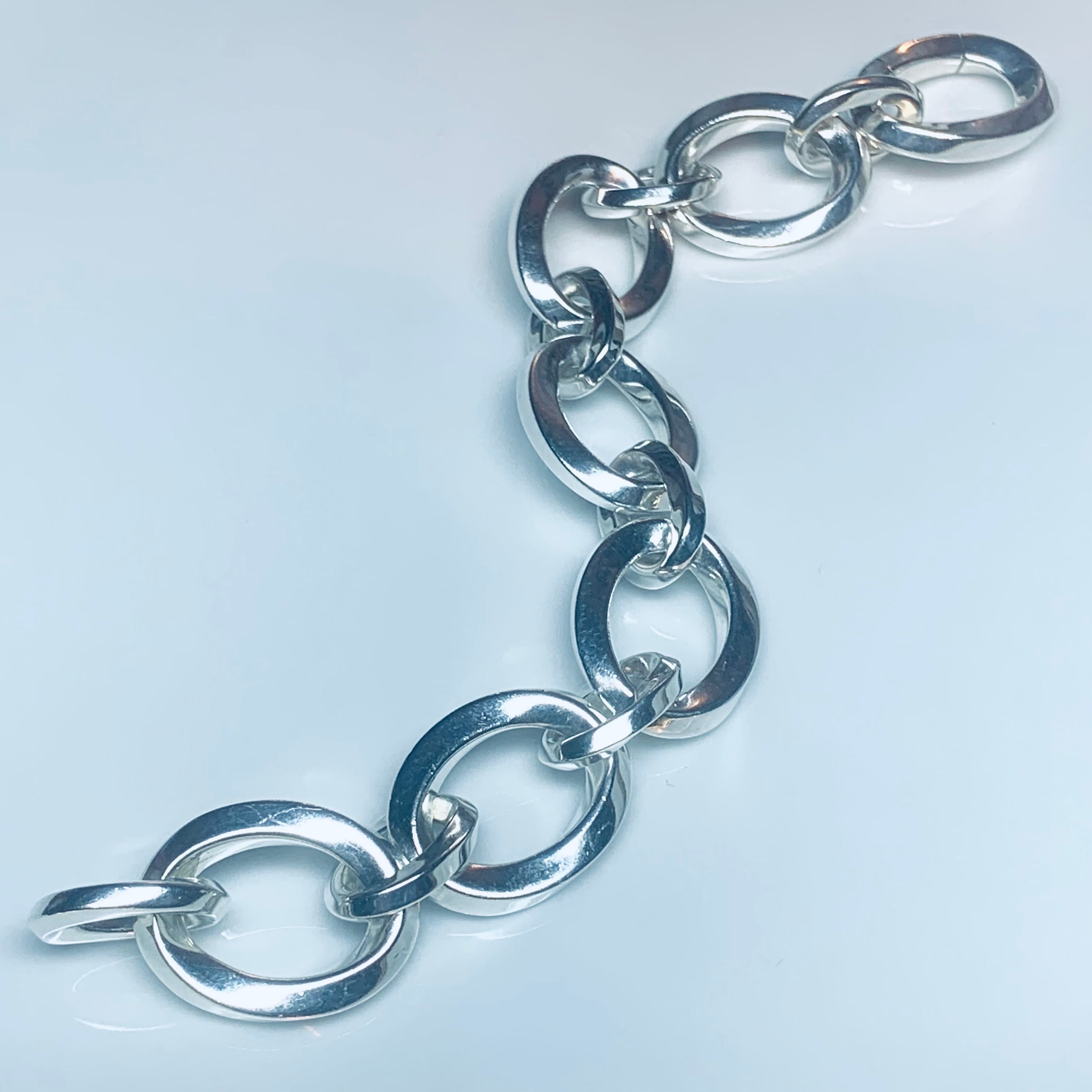 保証書あり　TIFFANY OVALTWIST LINK BRACELETそのほか黒い細長いケースあり