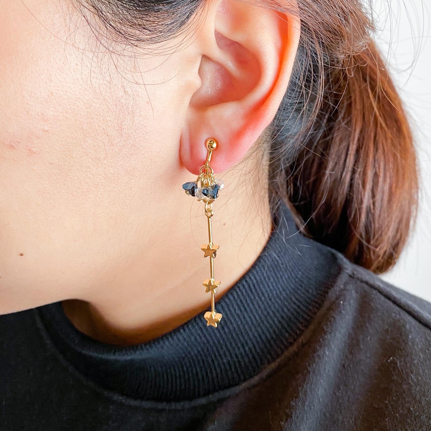 玉虫色ビーズと星のスティックチャーム〈ピアス/イヤリング〉 | Dua