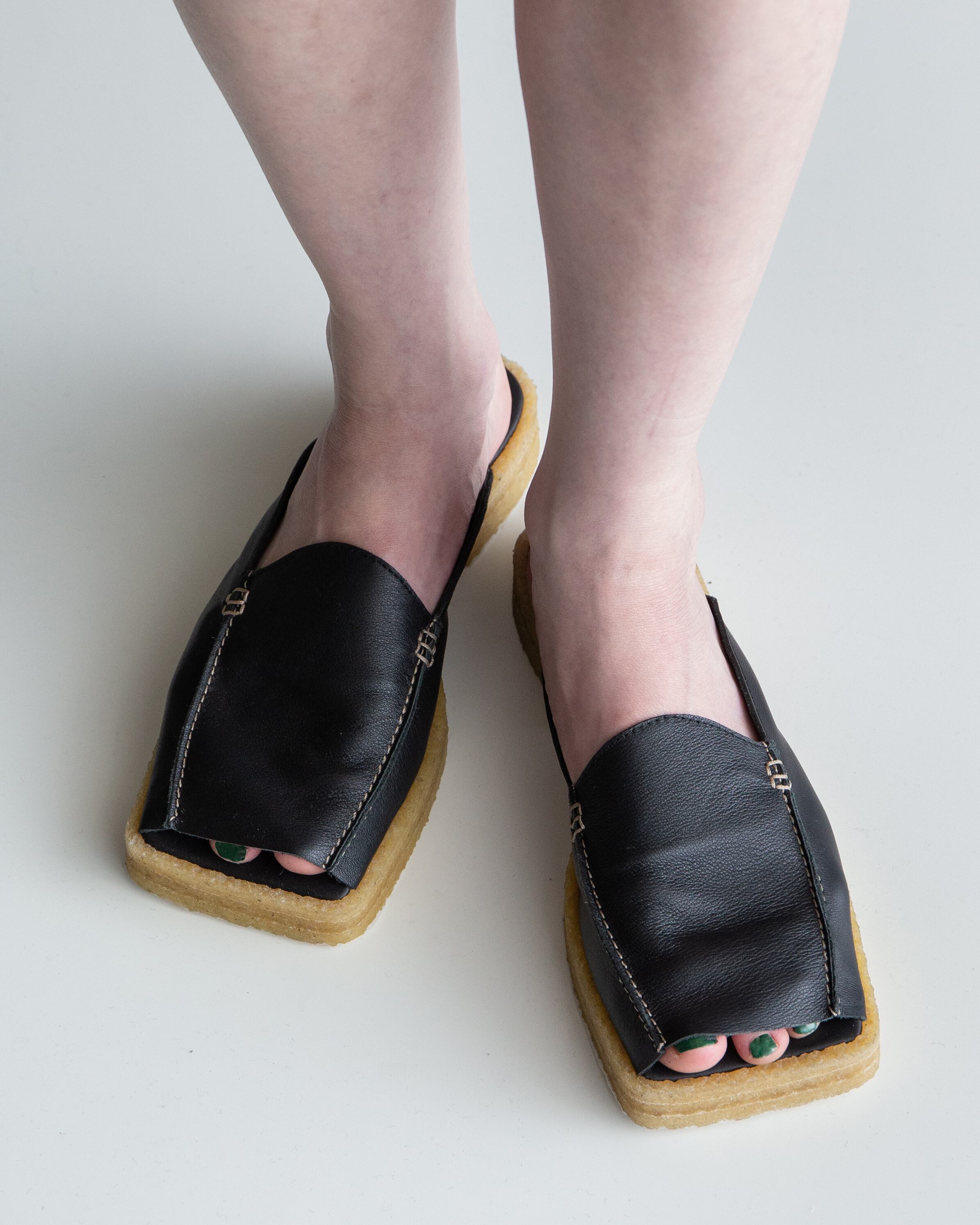 About Arianne ミュール About Arianne - Gianni / crepe sole platform mules | LUIK FINN