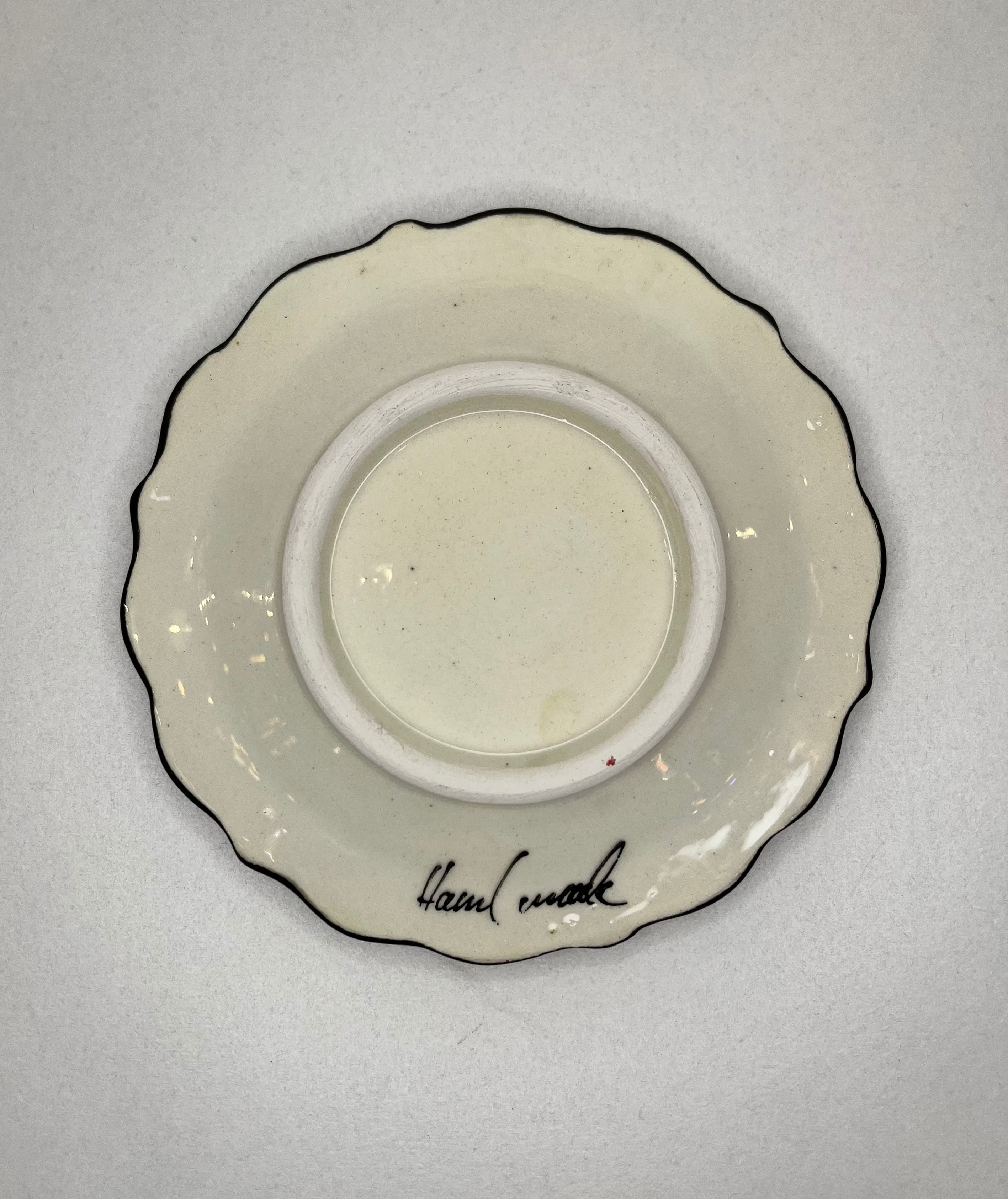 陶器の平皿 Sサイズ（レッド×ブルー花） | zakurotokyo