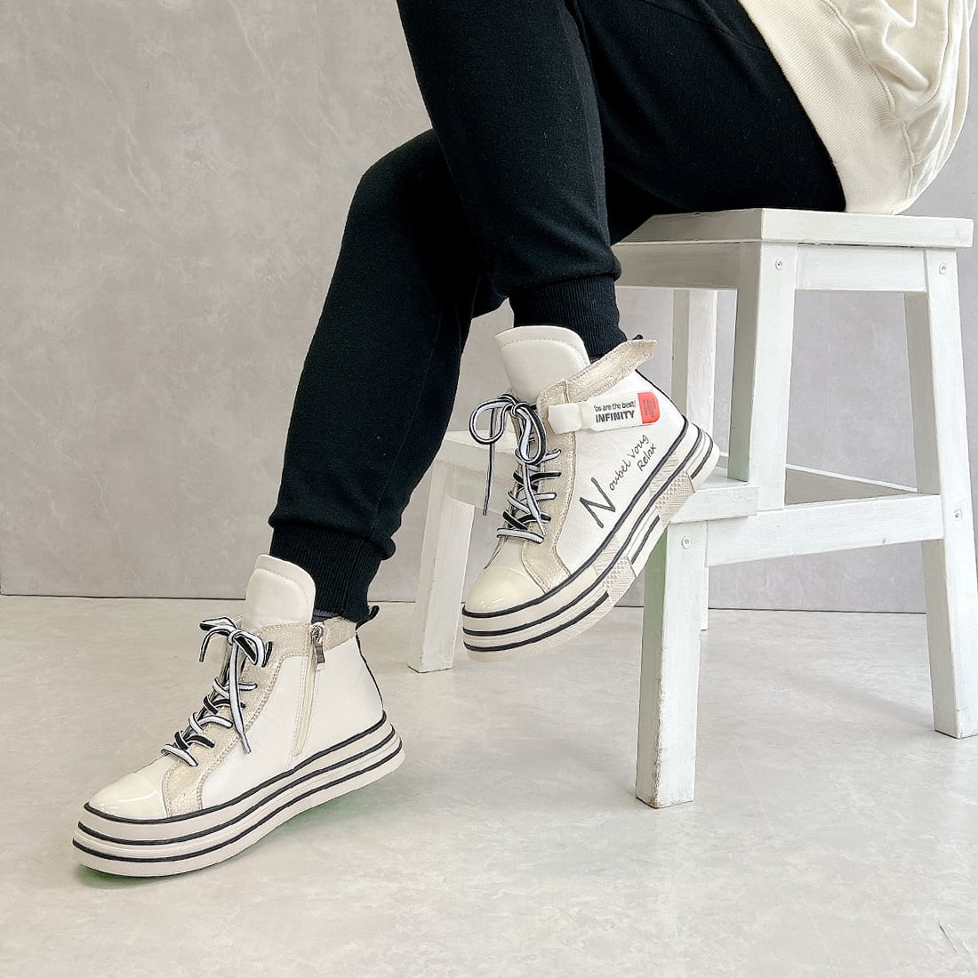 厚底 ジップアップ ラベル ハイカットスニーカー〈217-PUS5253〉Noubel