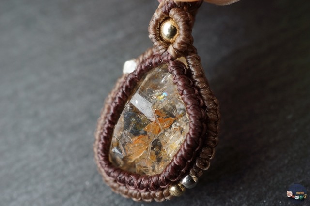 虹入り＊オイルインクォーツ（石油入り水晶）のマクラメネックレス【一点物】