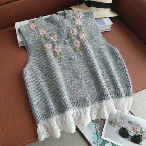 2色／フラワー刺繍ニット裾レースベスト ・12075