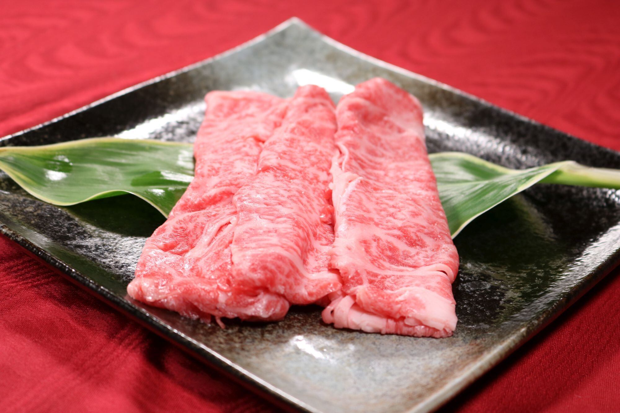 肩ロース（黒毛和牛メスウシA4・A5） 100gすき焼き用スライス