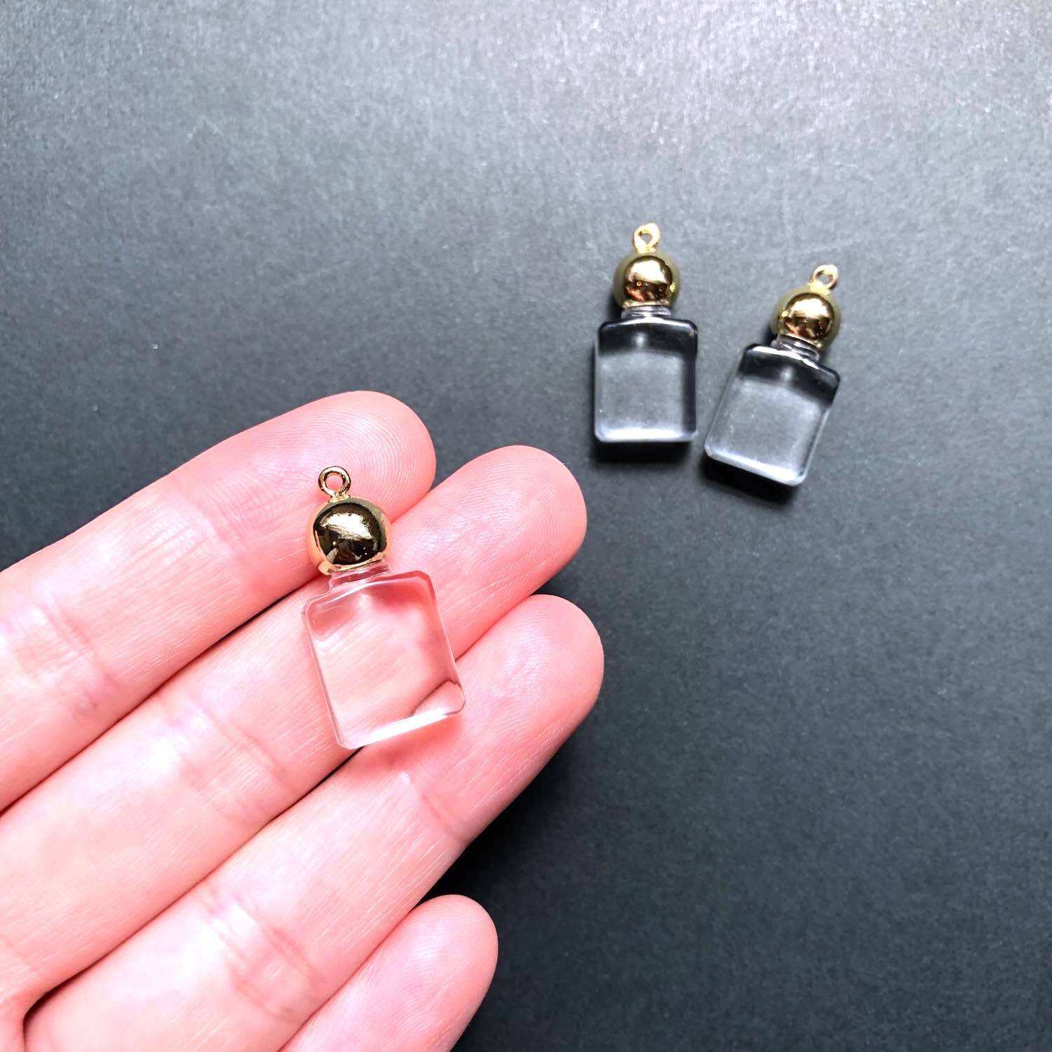 香水瓶モチーフのアクリル製チャーム（スクエア） | Dua-アクセサリー