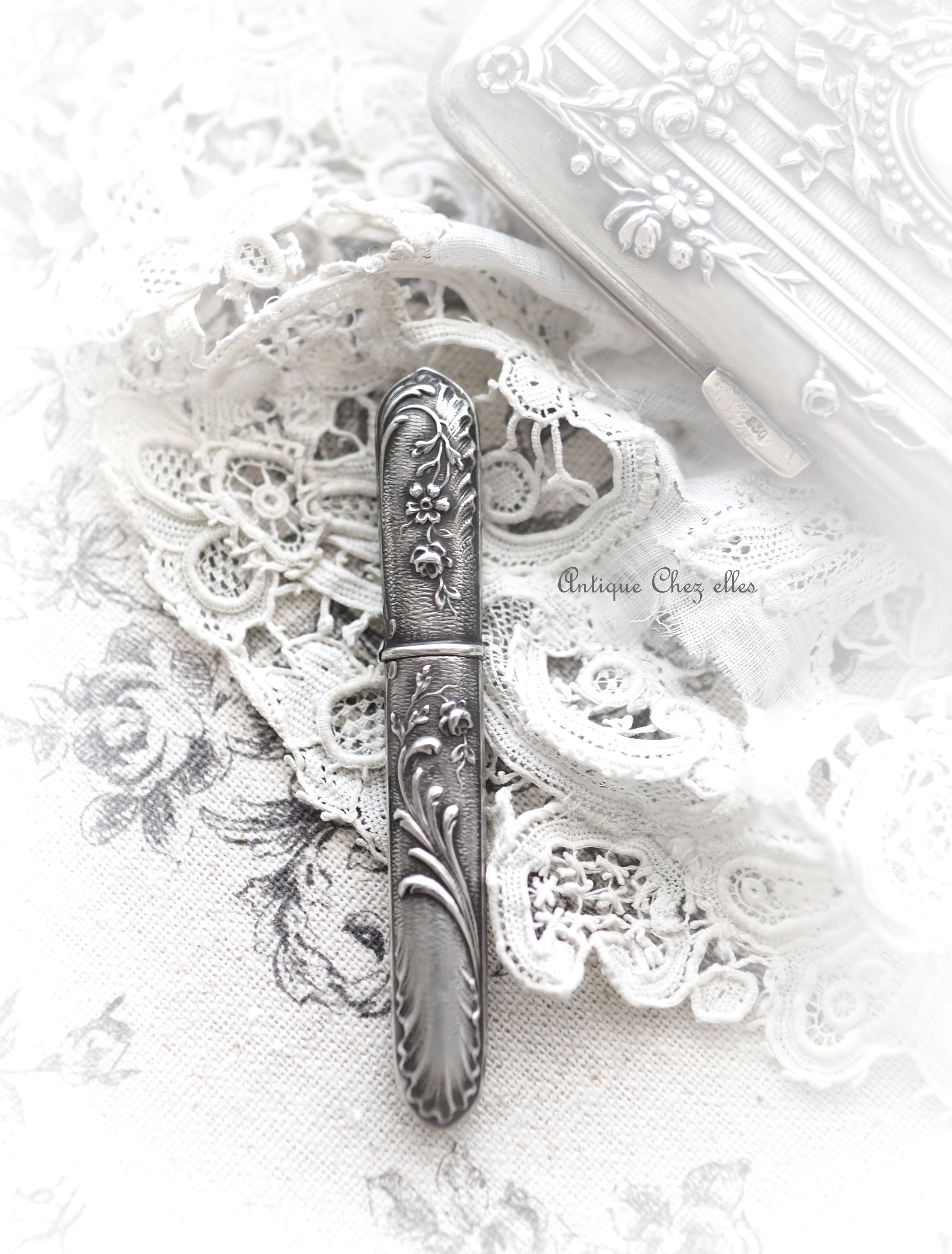 純銀製 ロココ エレガントなニードルケース