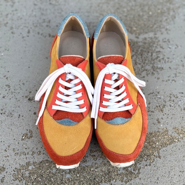 EMAクラフトスニーカー 本革スエードの履き心地｜バイカラー（オレンジ×マスタード）ローカット｜大人カジュアル