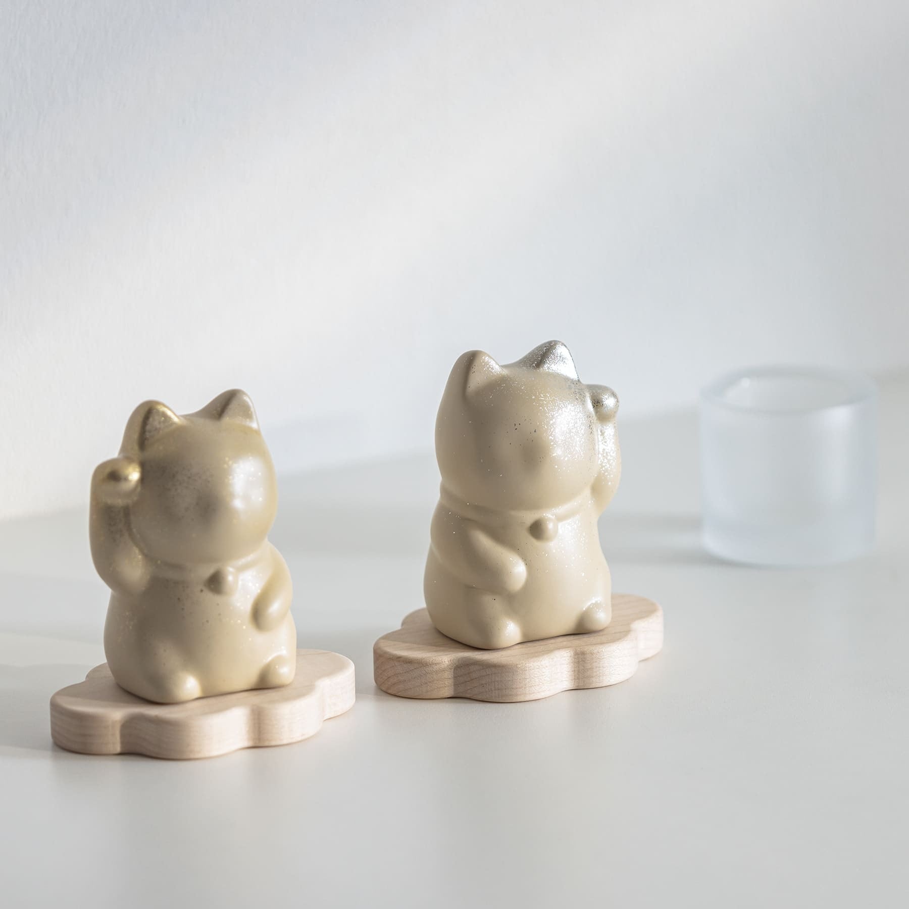 maneki maneki 】招き猫 漆 URUSHI 【 ペア 】［ 金の右手 & 銀の左手