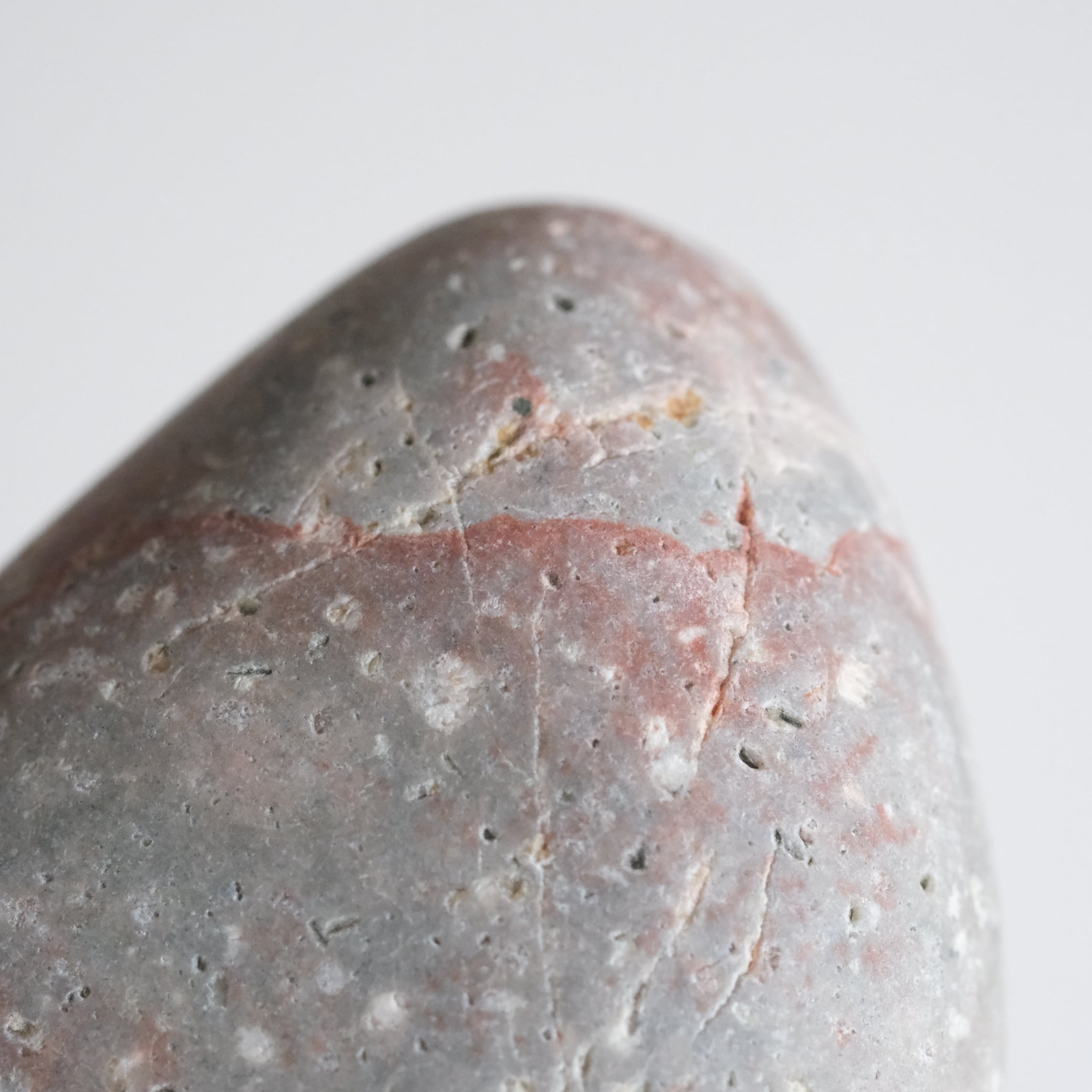 姫川薬石（赤虎） 〇 流紋岩質凝灰岩（りゅうもんがんしつぎょう