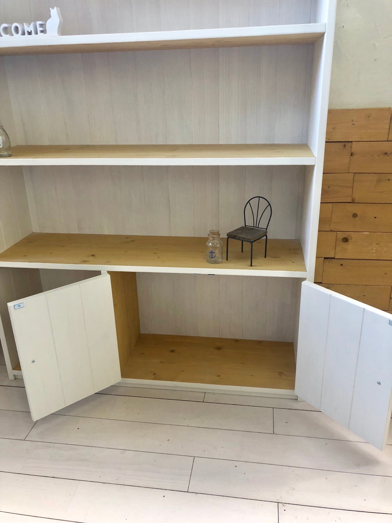 ハンドメイド パタパタ扉のかわいいシェルフ  飾り棚 本棚 ナチュラル 手作り ハンドメイド パタパタ扉のかわいいシェルフ 飾り棚 本棚 ナチュラル