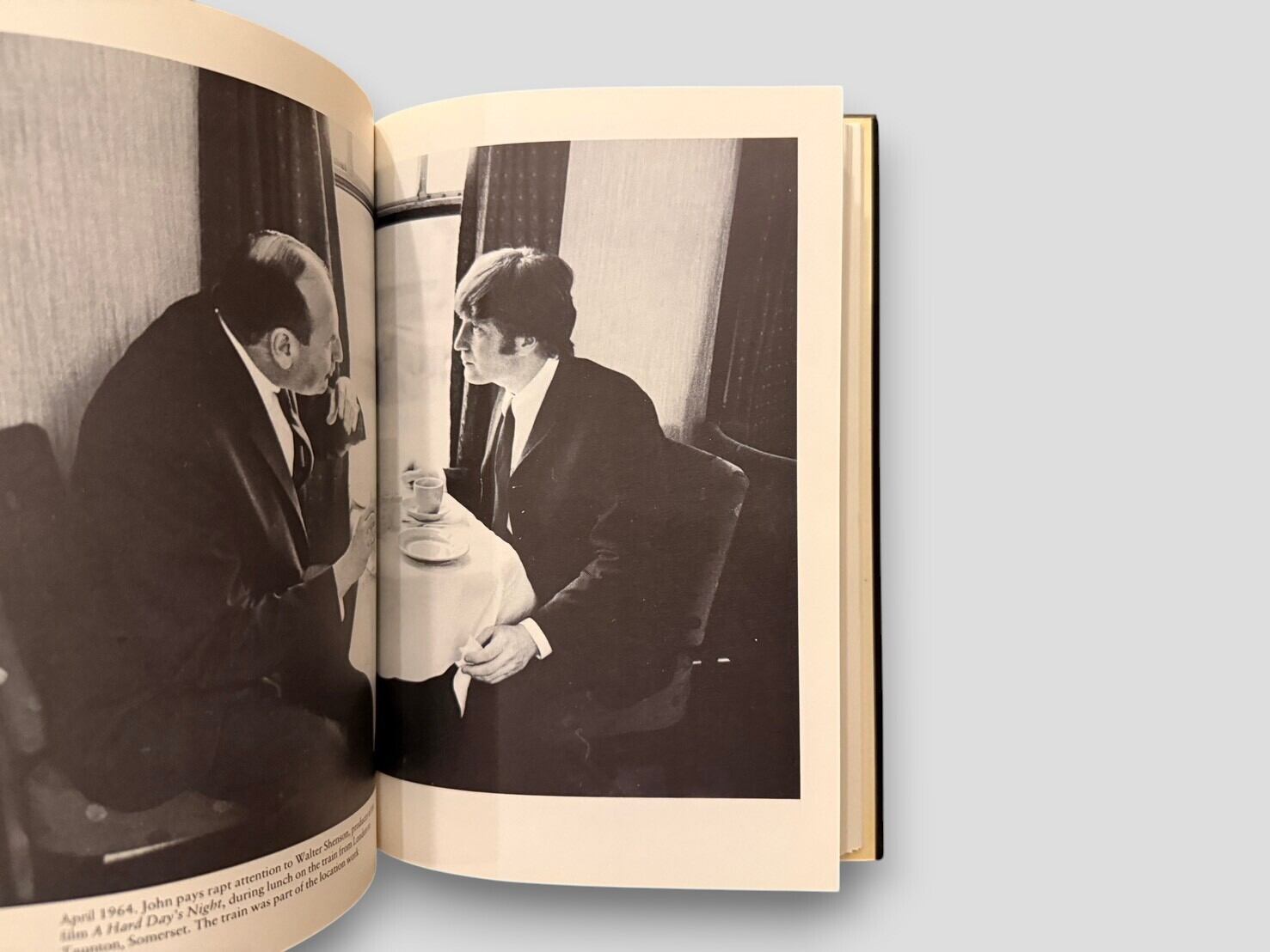 SJ992】John Winston Lennon: Volume 1 1940–1966 / John Ono Lennon