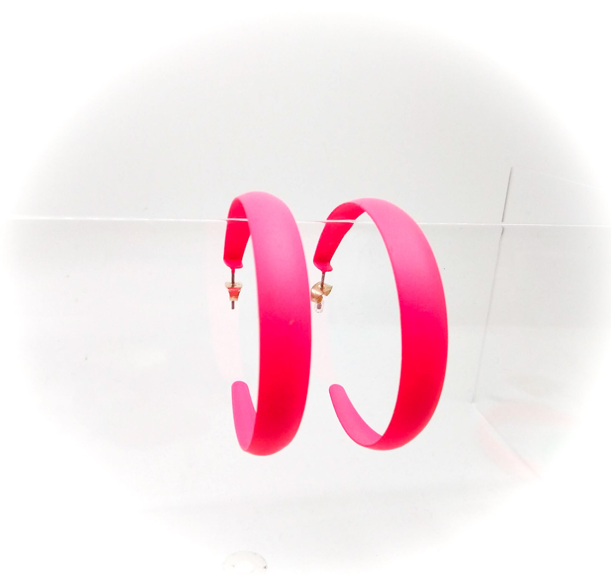 幅広フープピアス ネオンピンク ネオンカラー 蛍光 イベント ダンス 発表会 派手 カラフル 個性派 アクセサリー 明るい ハッピー 原宿系