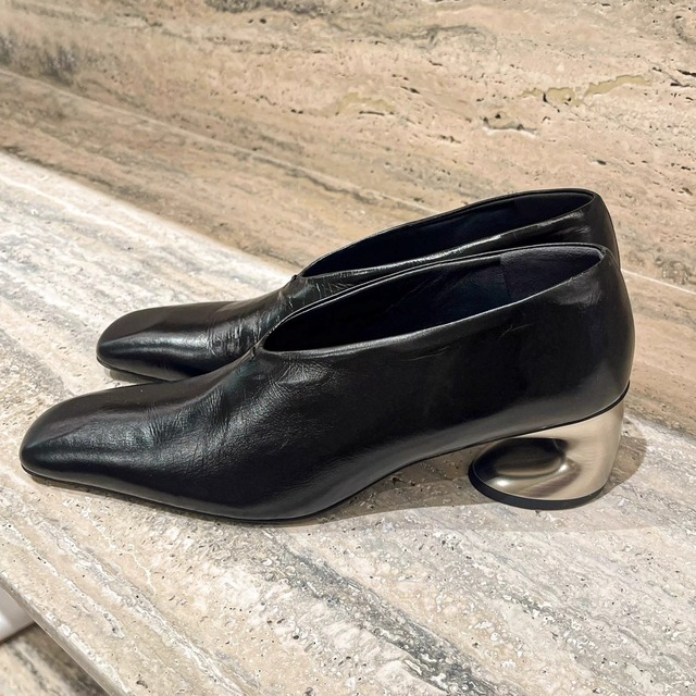 V-Cut Metallic Heel Pumps 01455