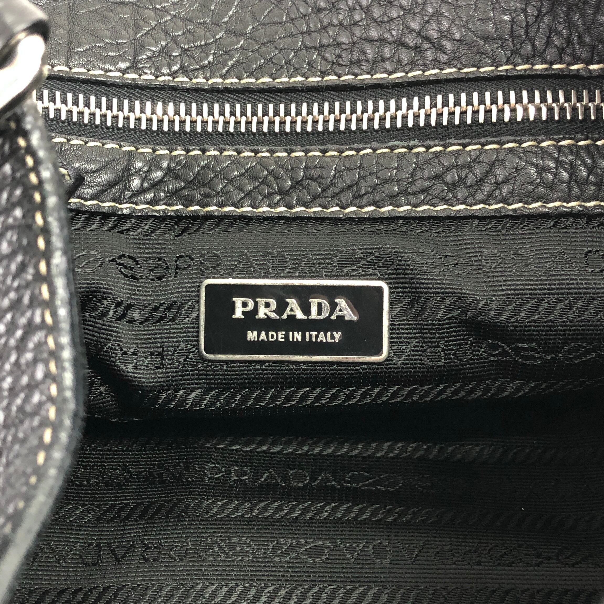 PRADA プラダ ショルダーバッグ ブラック フロントロック レザー