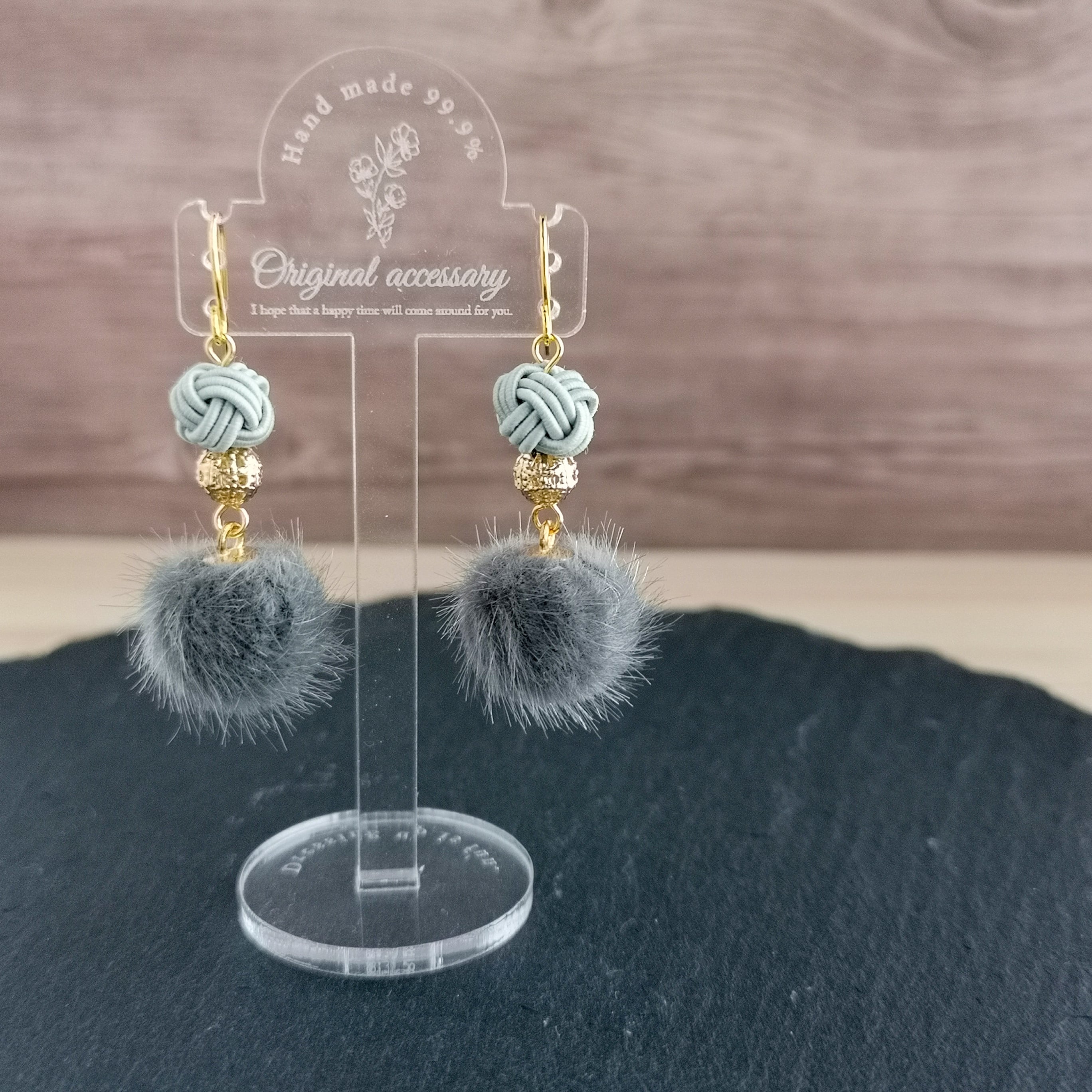 ✾薄墨色×グレー✾玉結びとフェイクファーのピアス/水引ピアス