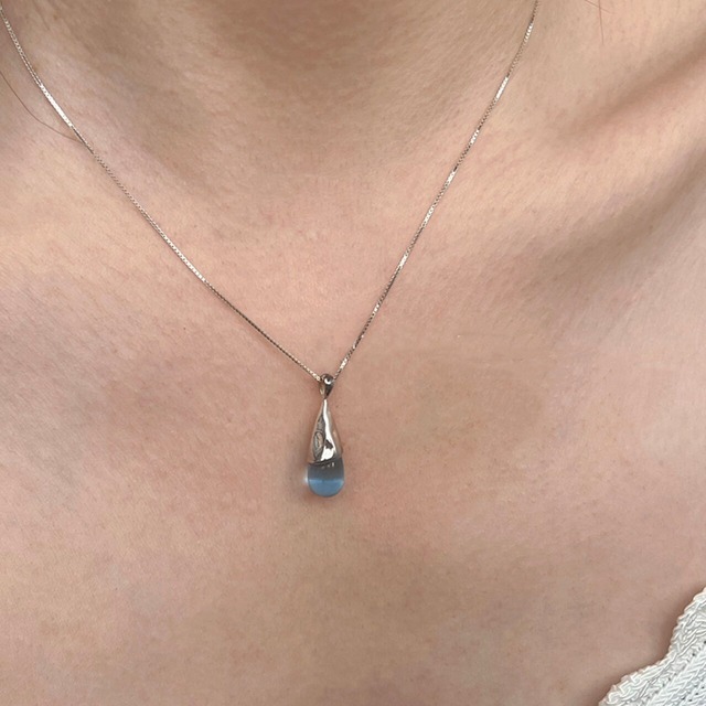 yione猫目の石水滴のネックレス