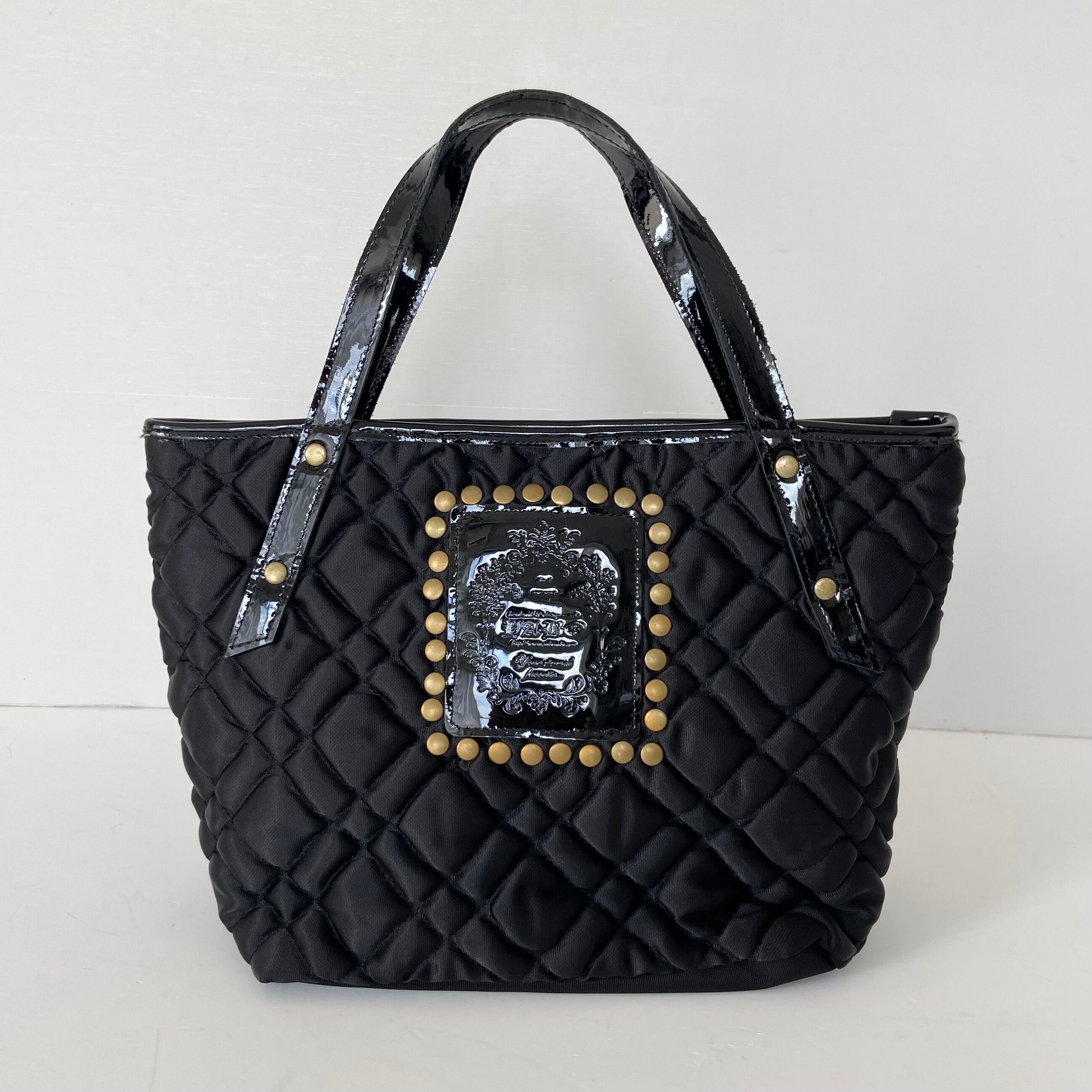 収納力バッチリ♪モコモコキルトバッグ エナメル革持ち手*ブラック