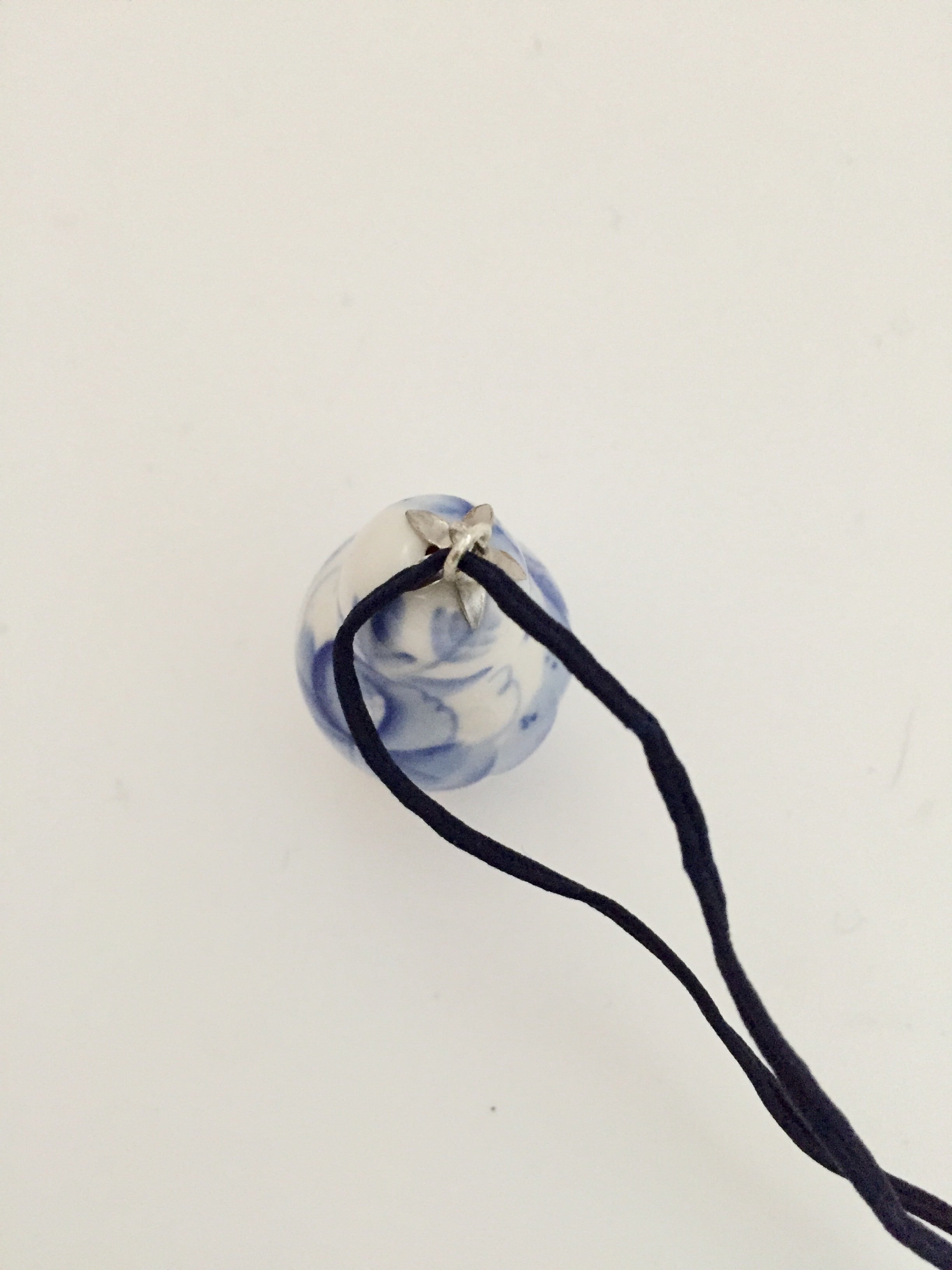 ロシア伝統グジェリ焼のマトリョーシカペンダント | kokeshka