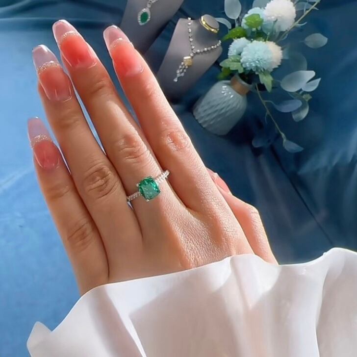 2.55カラットのエメラルドリング（証明書付き） 2.55カラットのエメラルドリング（証明書付き） エメラルドカット